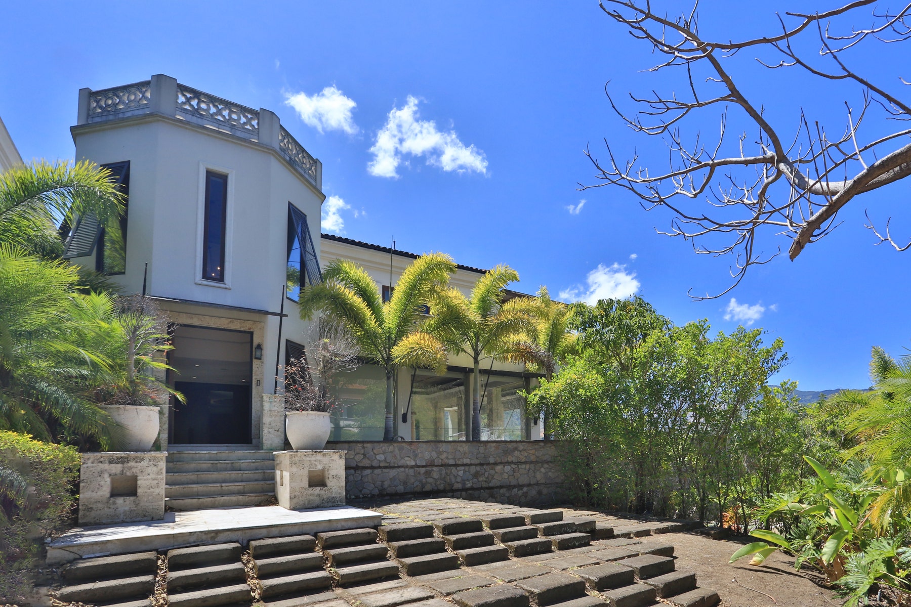 Villa Real Mediterranean Estate — photo 3 of 19