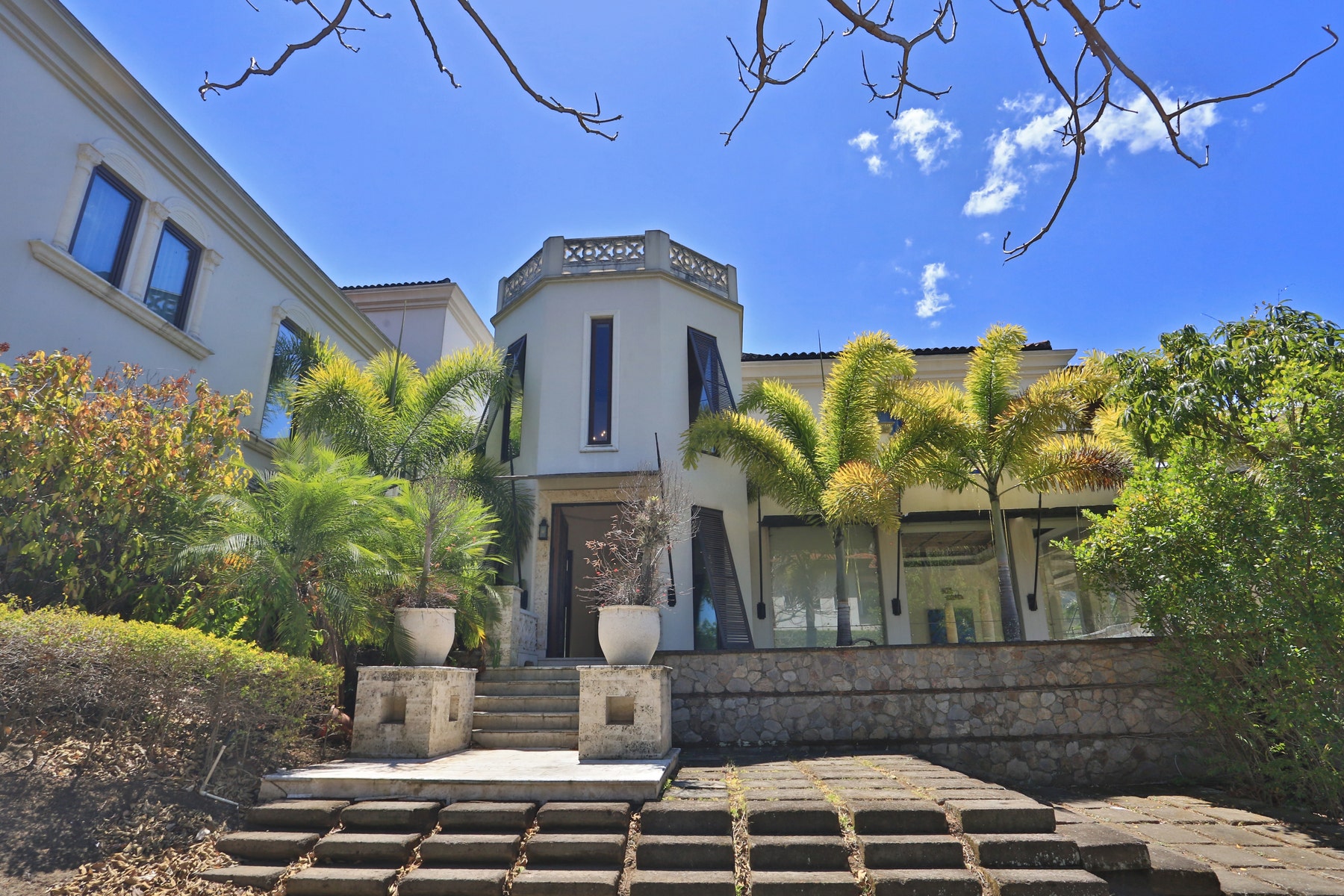 Villa Real Mediterranean Estate — photo 4 of 19