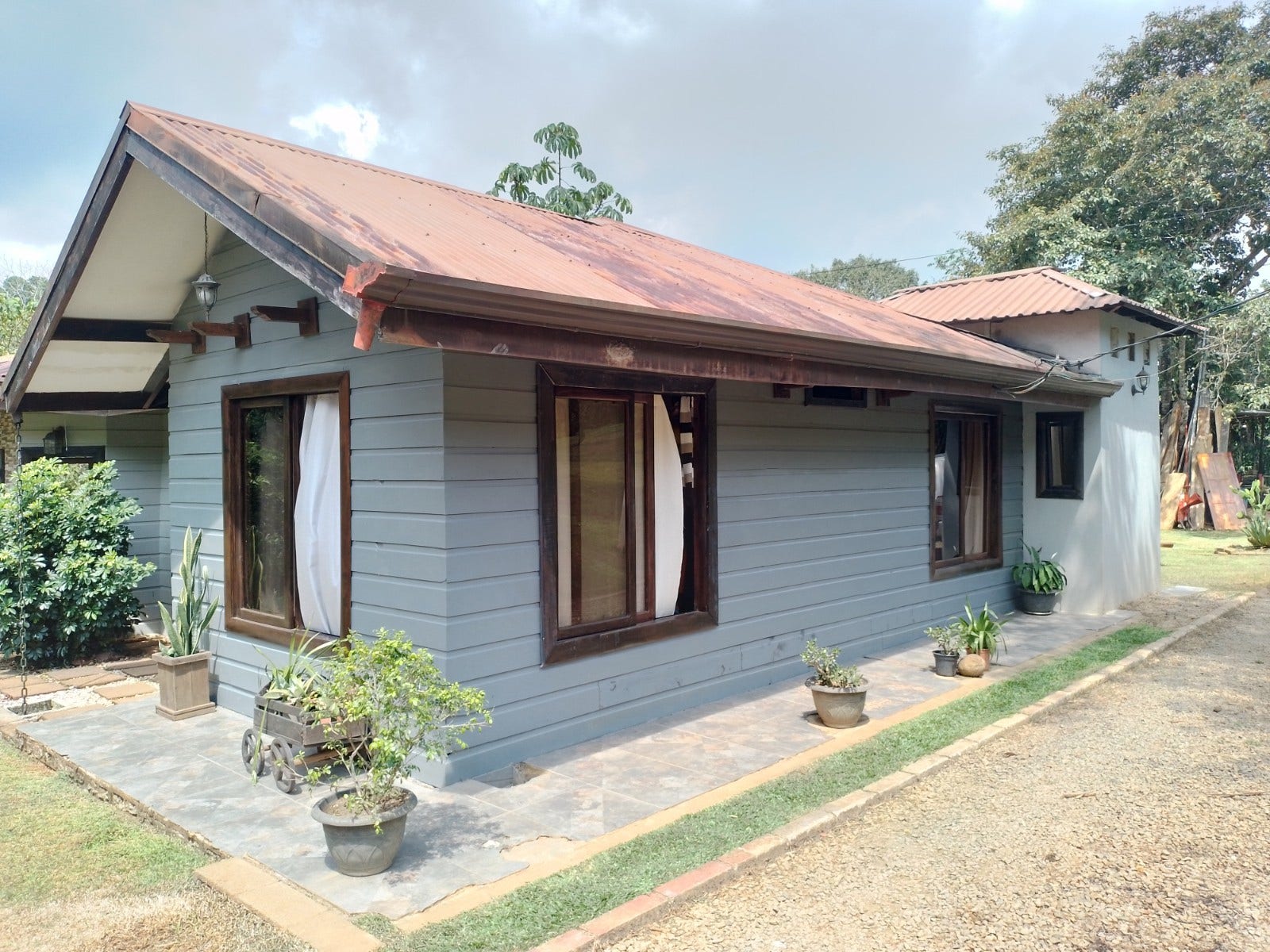 Private 3br House with Pool, Minutes from Town — photo 3 of 17