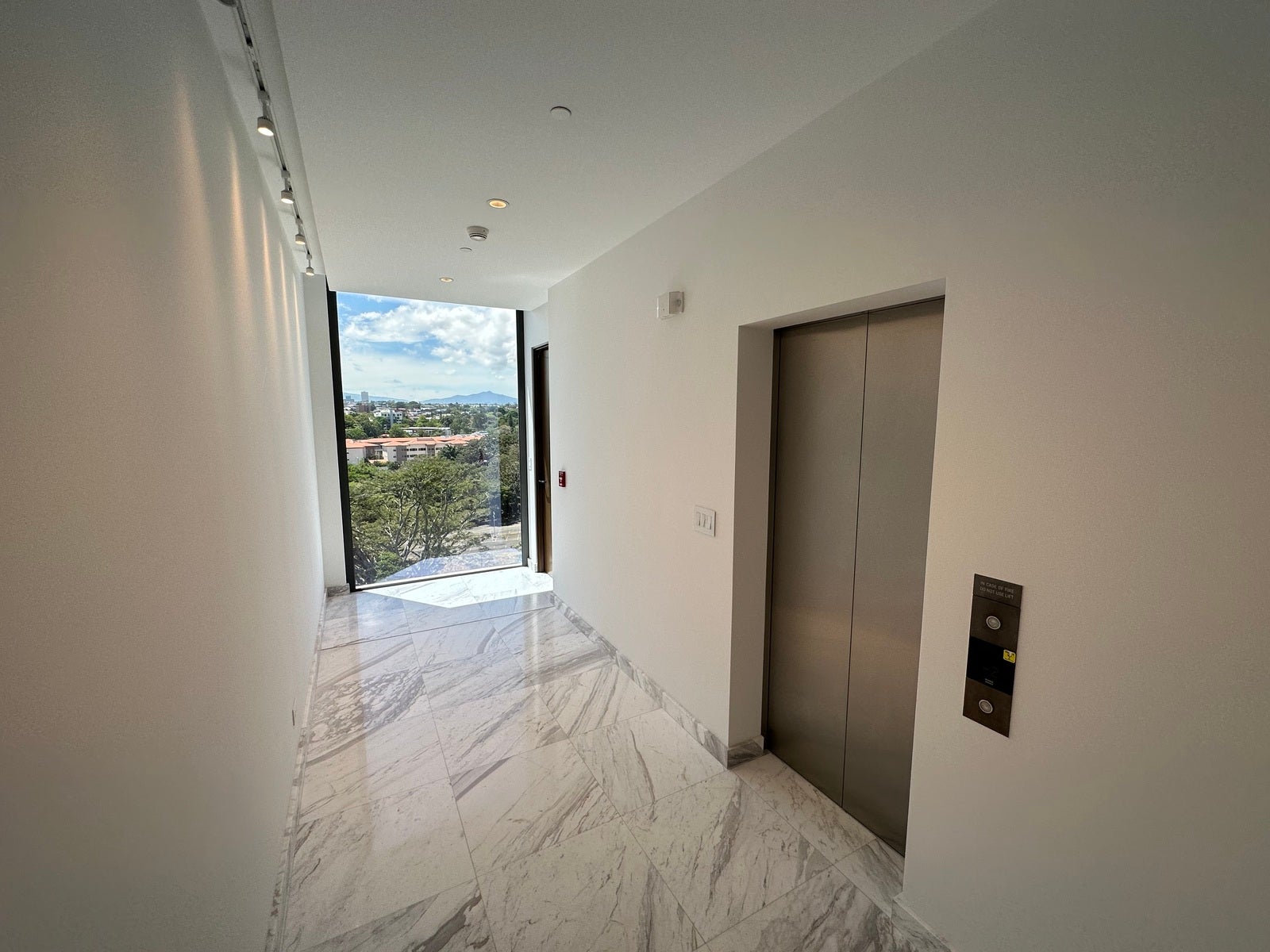 10th Floor Avenida Escazu 402 Residence, #10 — photo 4 of 19