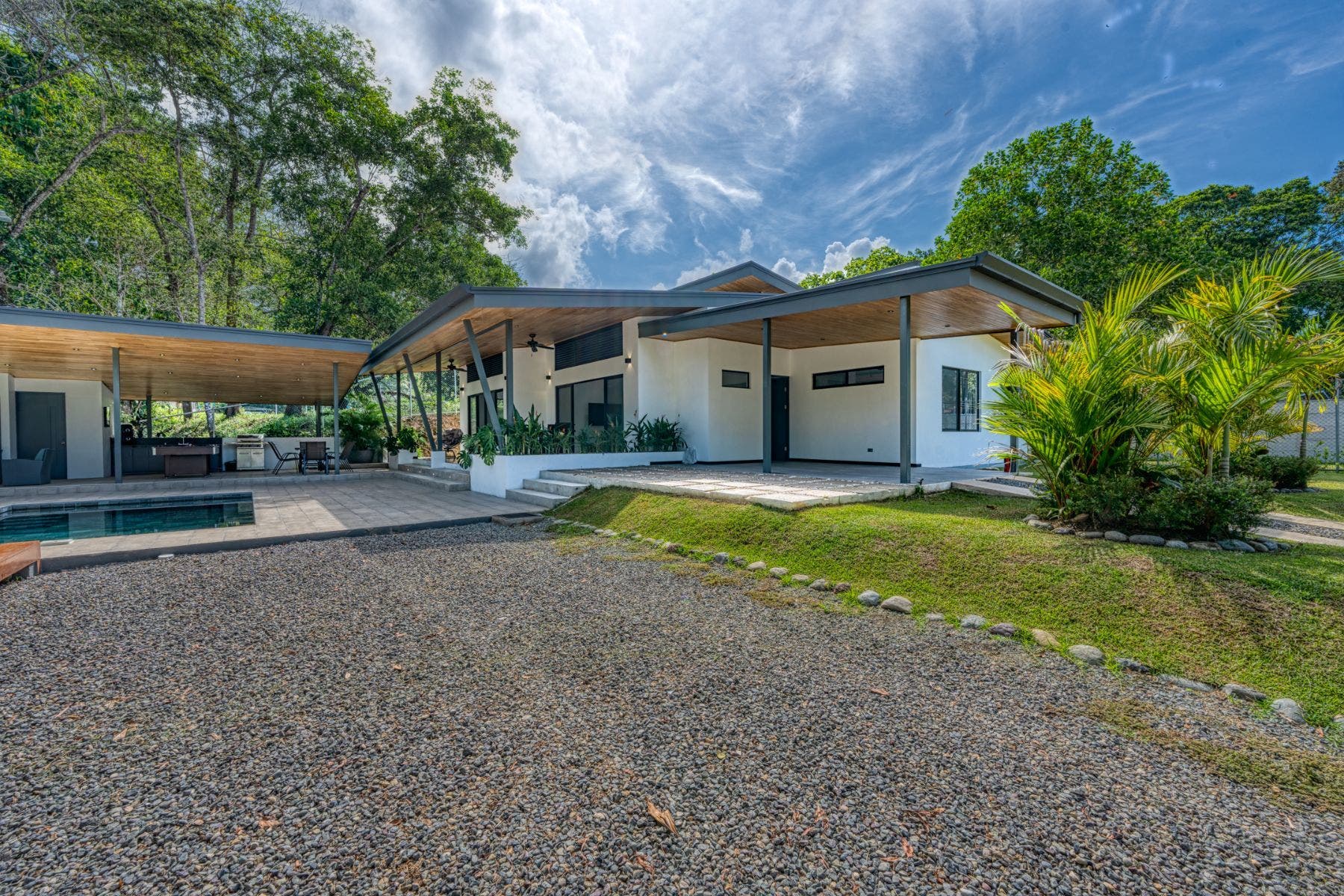 Gorgeous Brand New Home with Pool in Uvita — photo 9 of 16