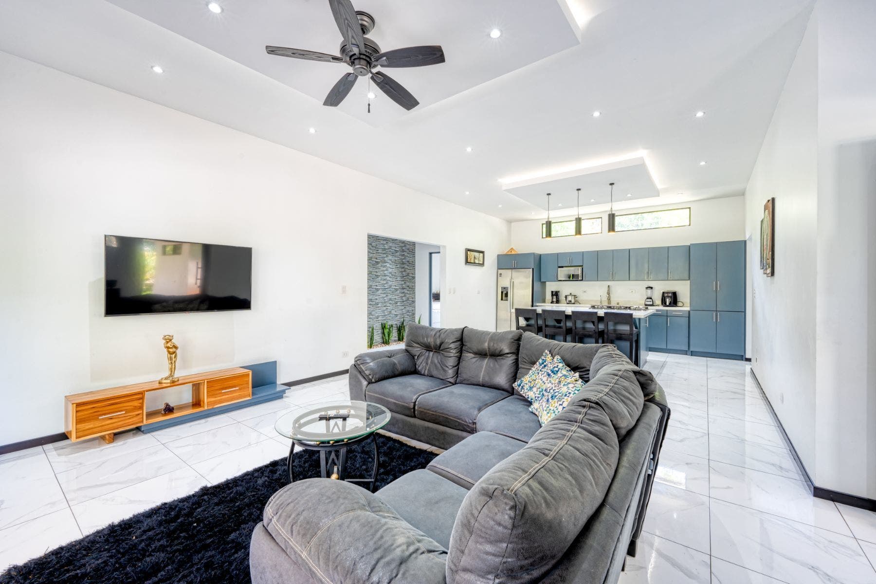 Gorgeous Brand New Home with Pool in Uvita — photo 4 of 16