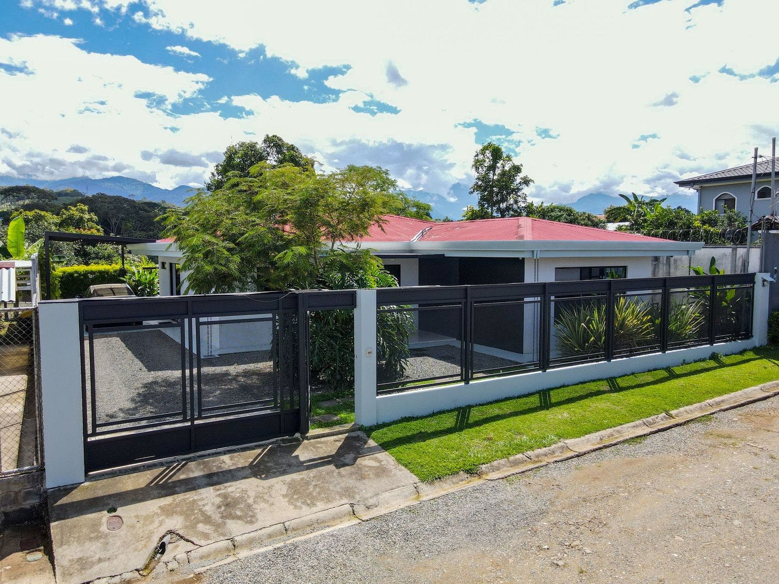 Quality Mountain View House, San Isidro del General, Perez Zeledon, Perez Zeledon, San Jose, Costa Rica 11901 — photo 3 of 5