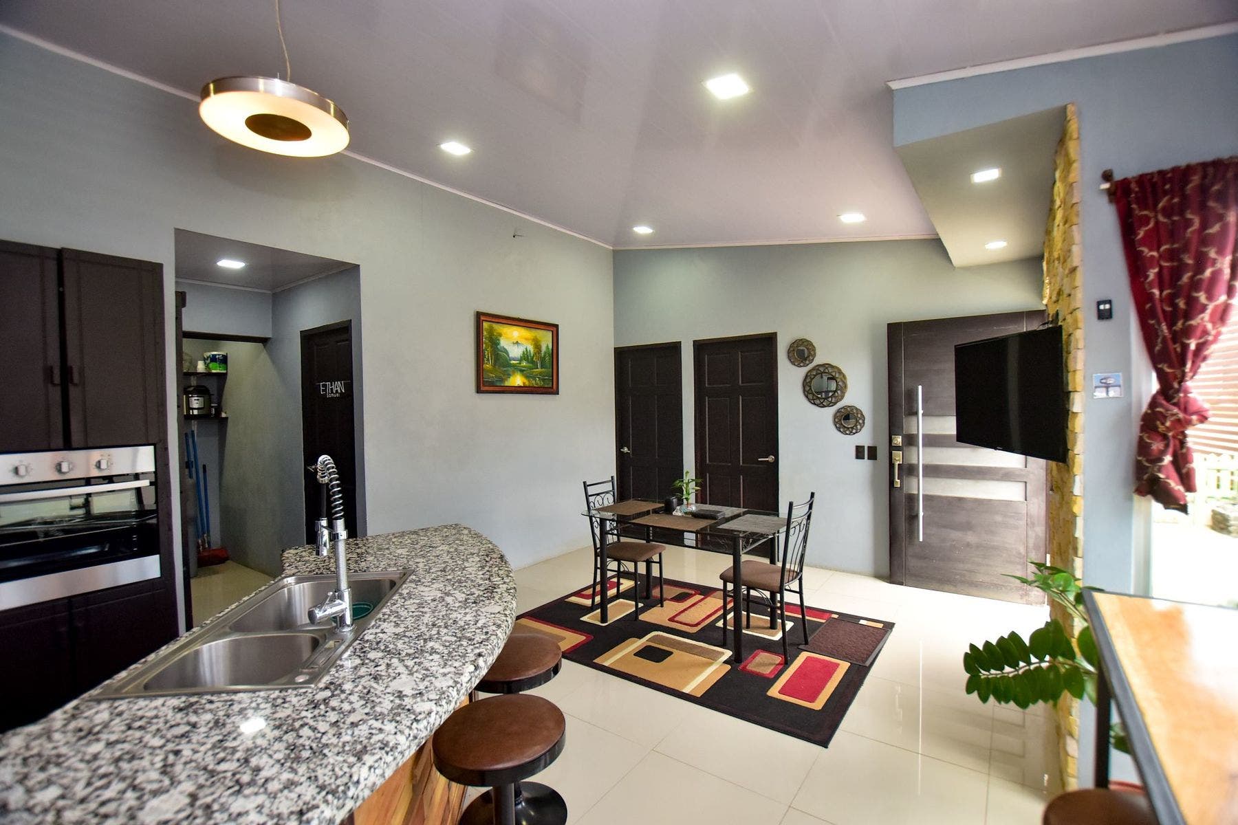 Modern House with Splash Pool — photo 8 of 19
