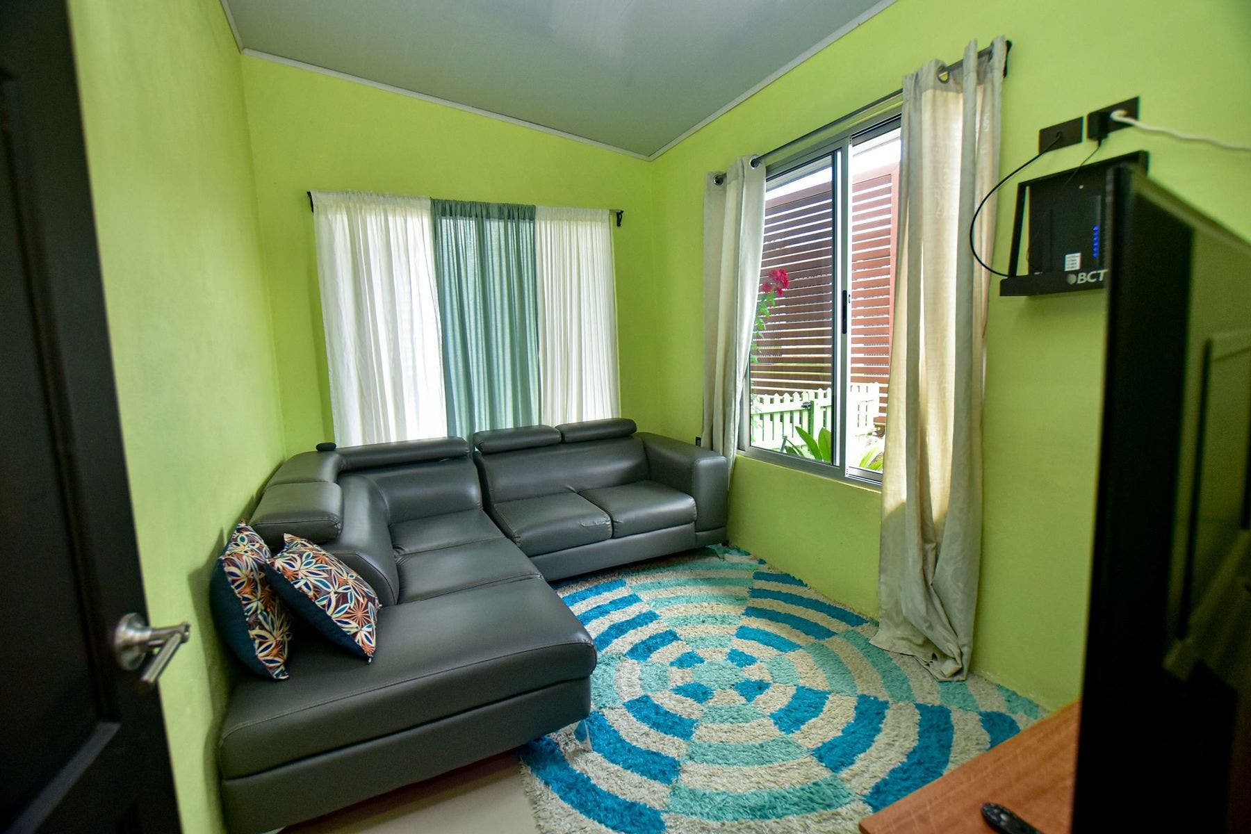Modern House with Splash Pool — photo 9 of 19