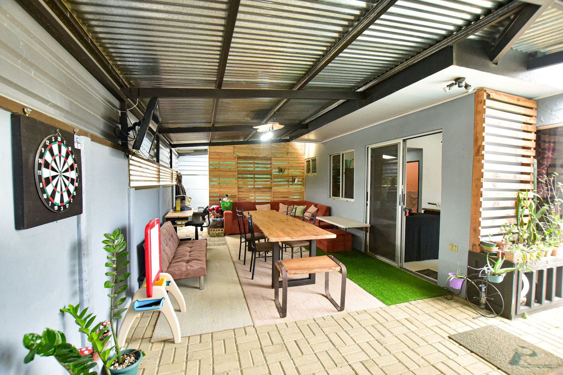 Modern House with Splash Pool — photo 16 of 19