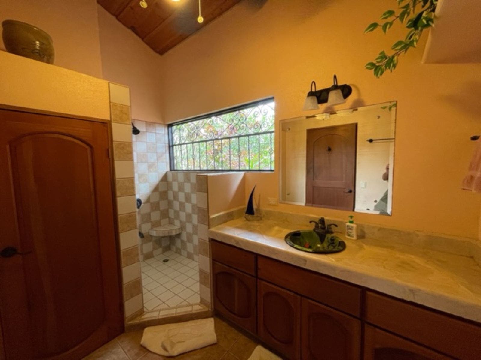 Stunning Mountain Property with Ocean Views — photo 12 of 19