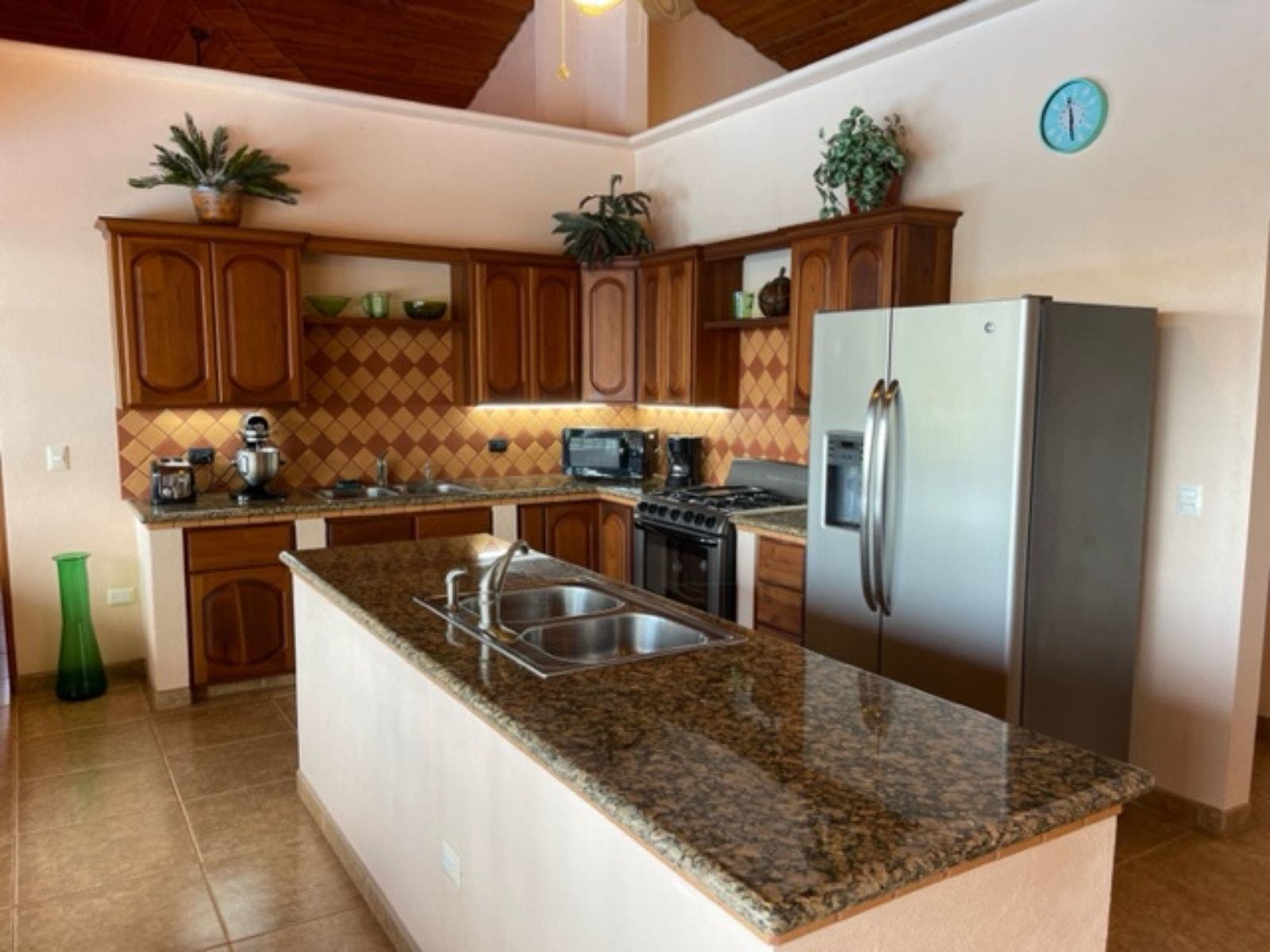 Stunning Mountain Property with Ocean Views — photo 14 of 19