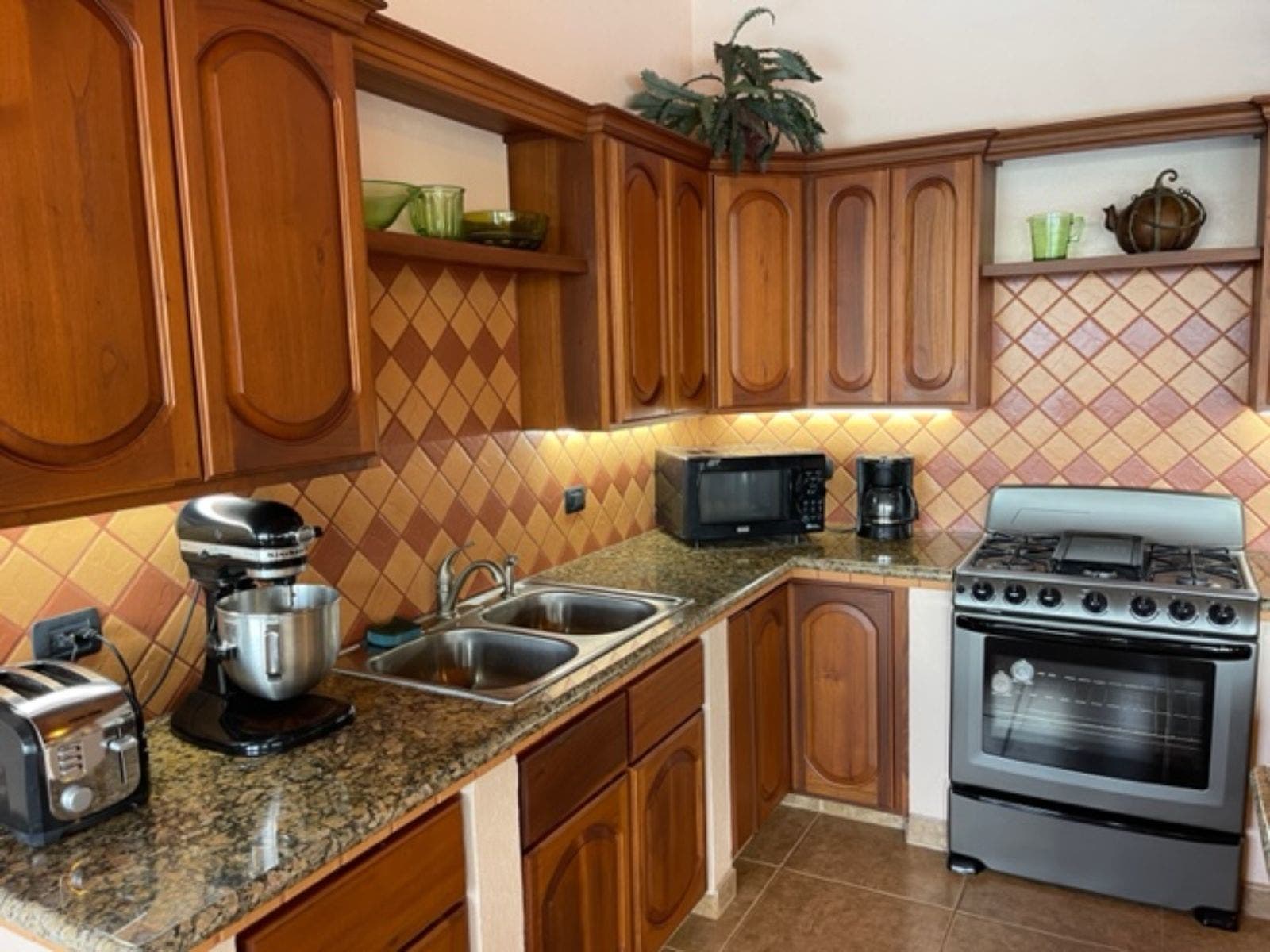 Stunning Mountain Property with Ocean Views — photo 15 of 19
