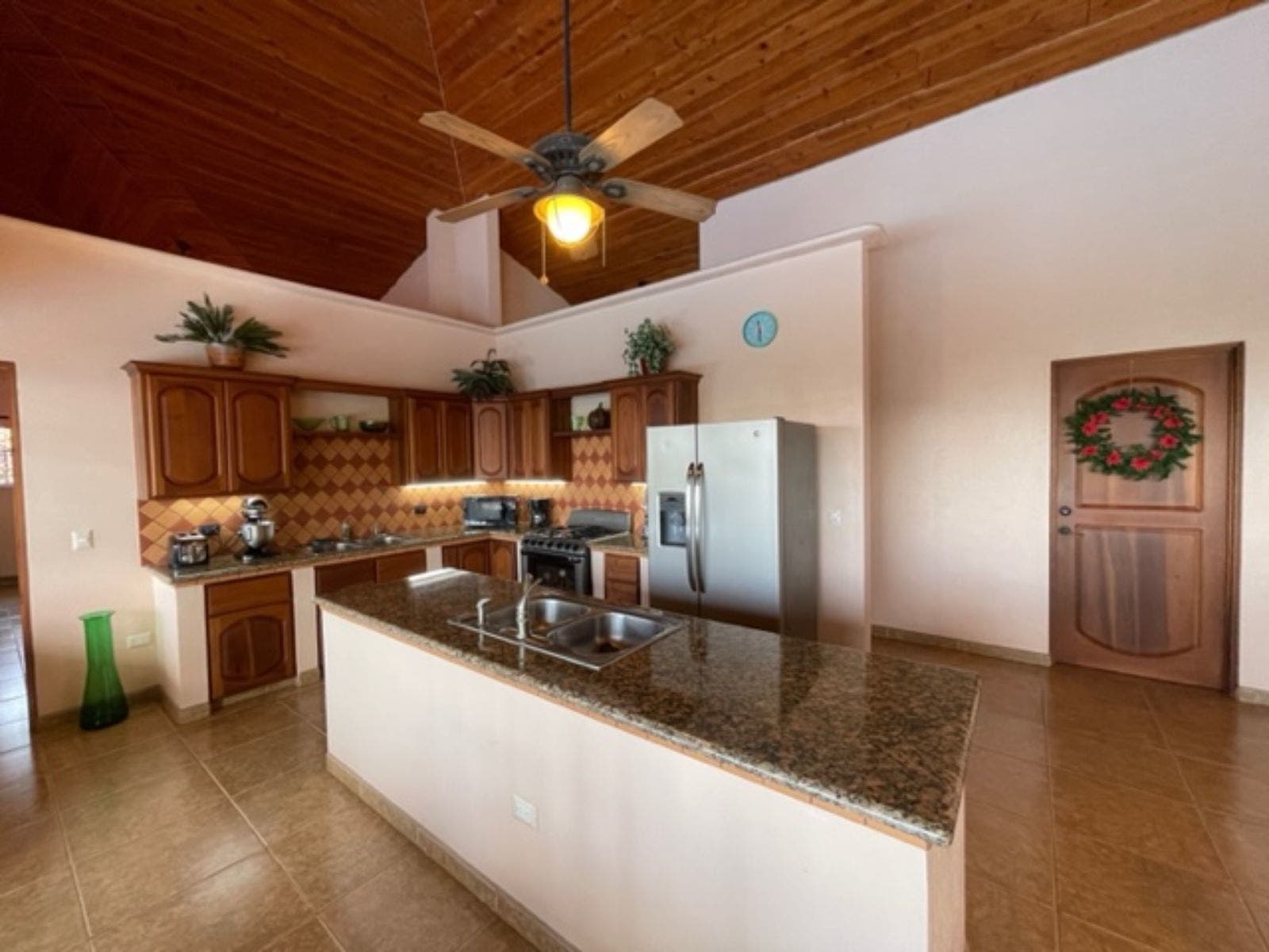 Stunning Mountain Property with Ocean Views — photo 16 of 19