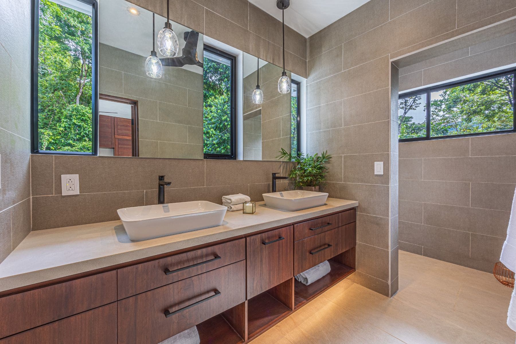 Residential Luxury Gem — photo 17 of 19