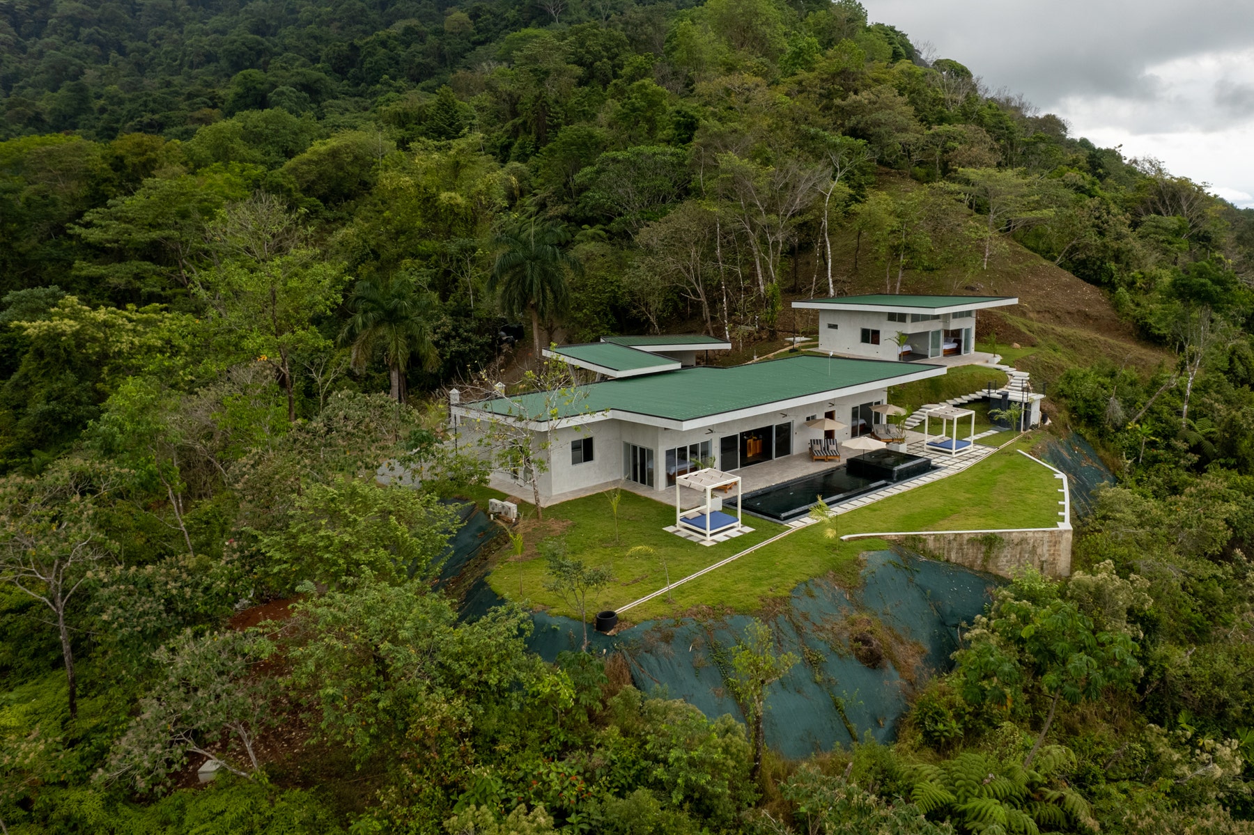 New Luxury Estate with Panoramic Views — photo 17 of 19