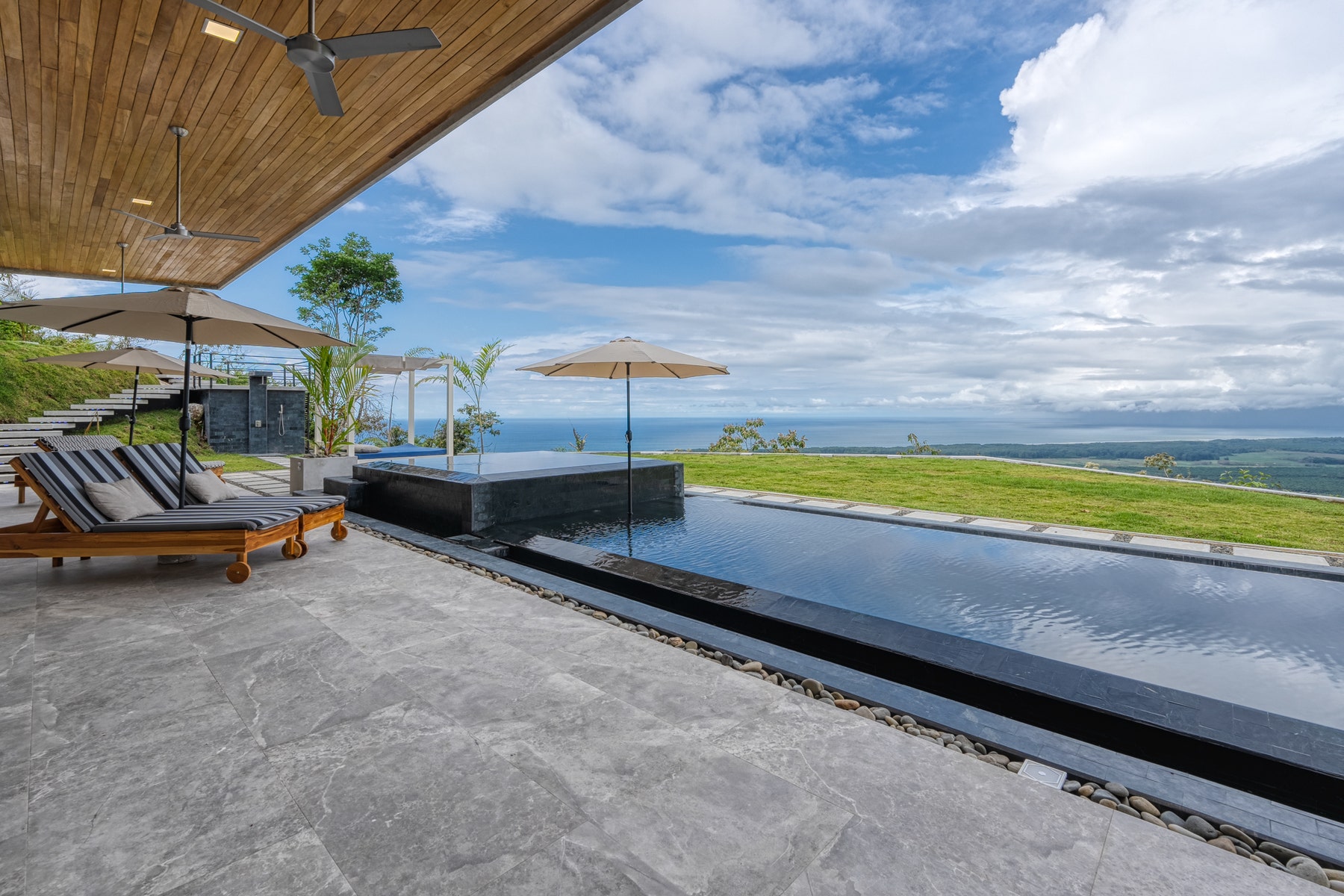 New Luxury Estate with Panoramic Views — photo 2 of 19