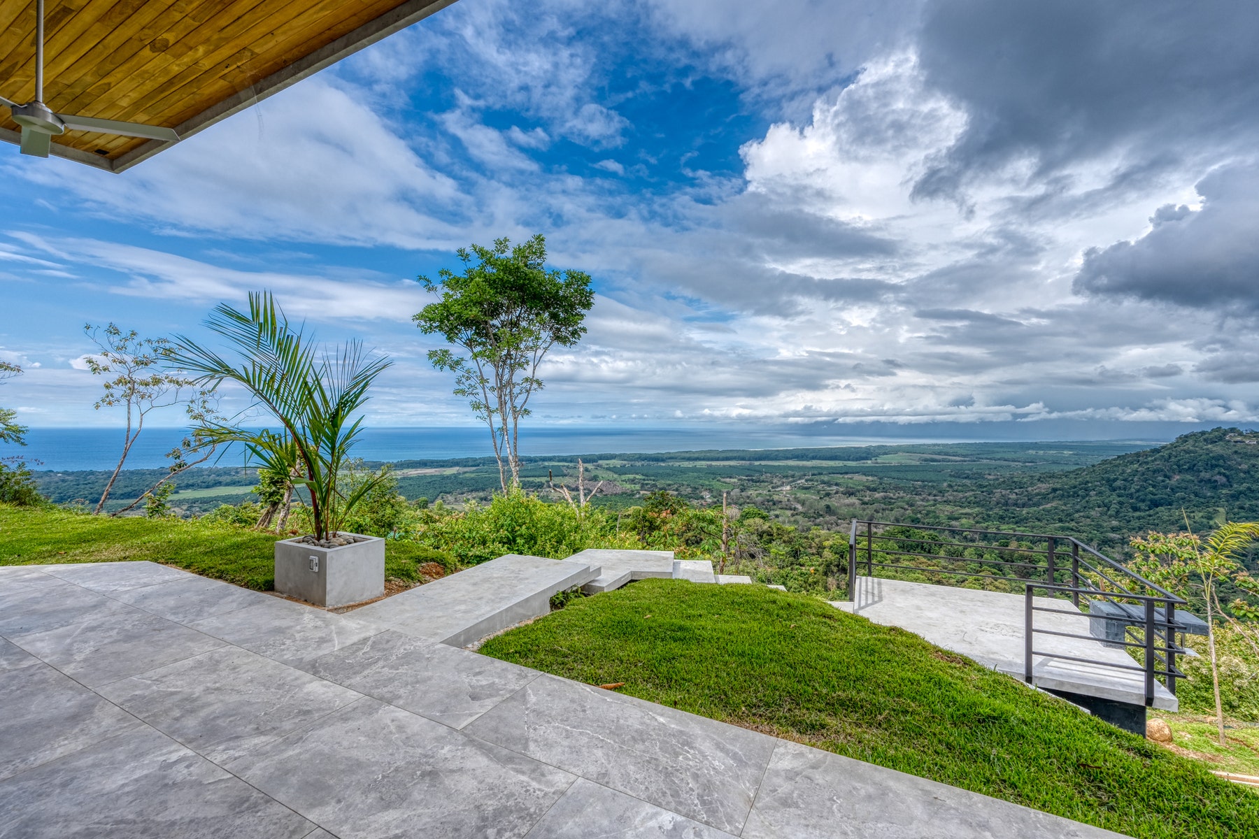 New Luxury Estate with Panoramic Views — photo 7 of 19