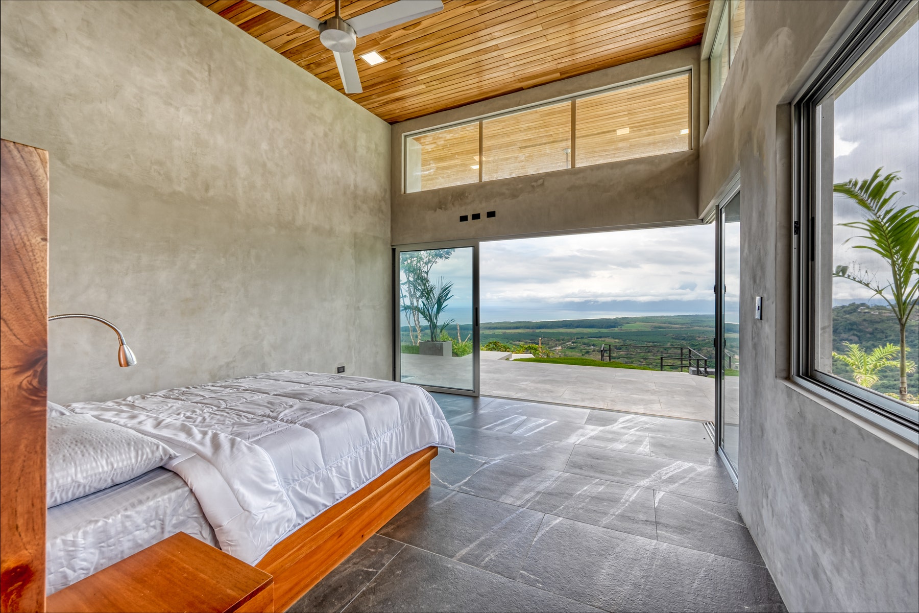 New Luxury Estate with Panoramic Views — photo 13 of 19