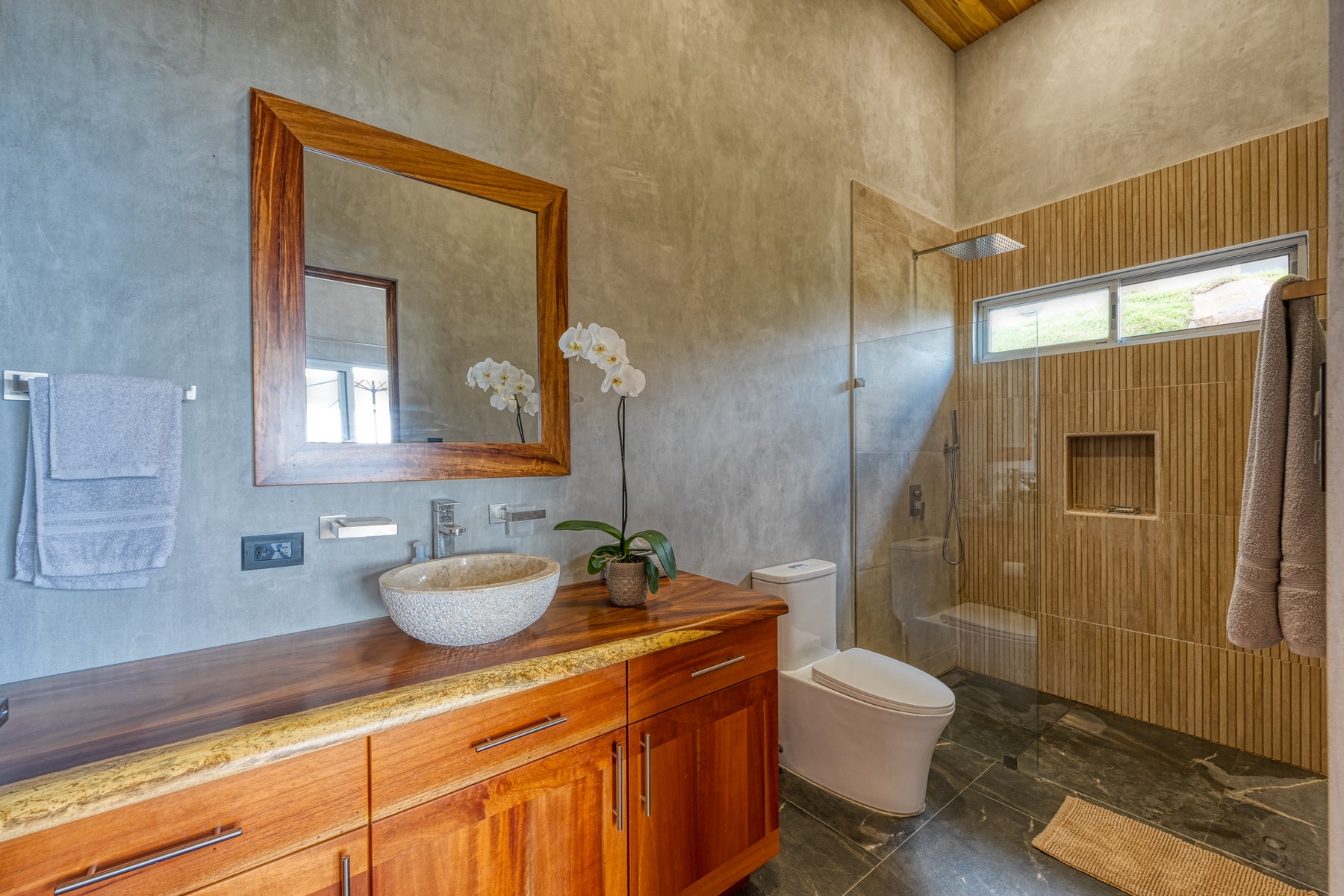 New Luxury Estate with Panoramic Views — photo 14 of 19