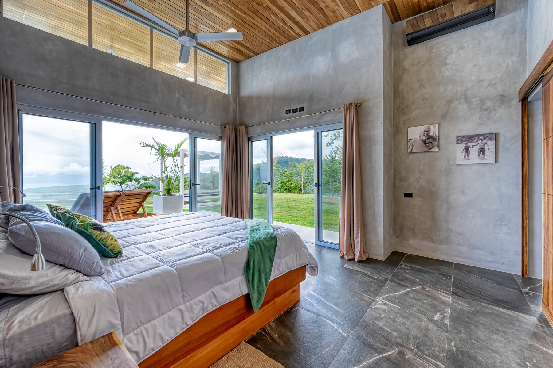 New Luxury Estate with Panoramic Views — photo 5 of 19