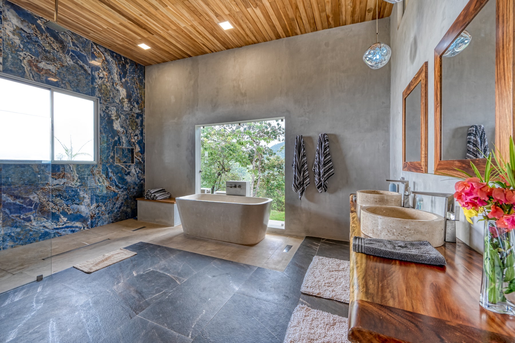 New Luxury Estate with Panoramic Views — photo 6 of 19