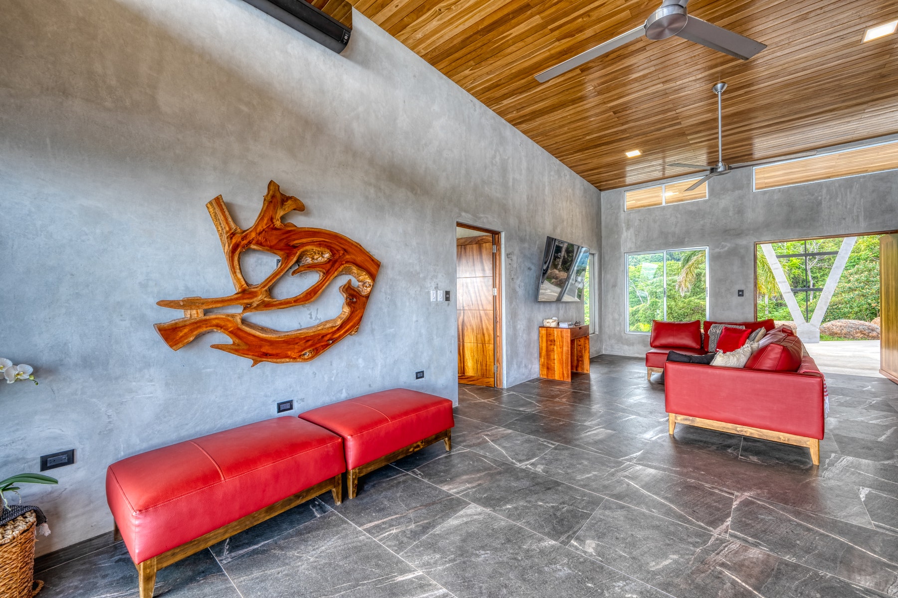 New Luxury Estate with Panoramic Views — photo 12 of 19
