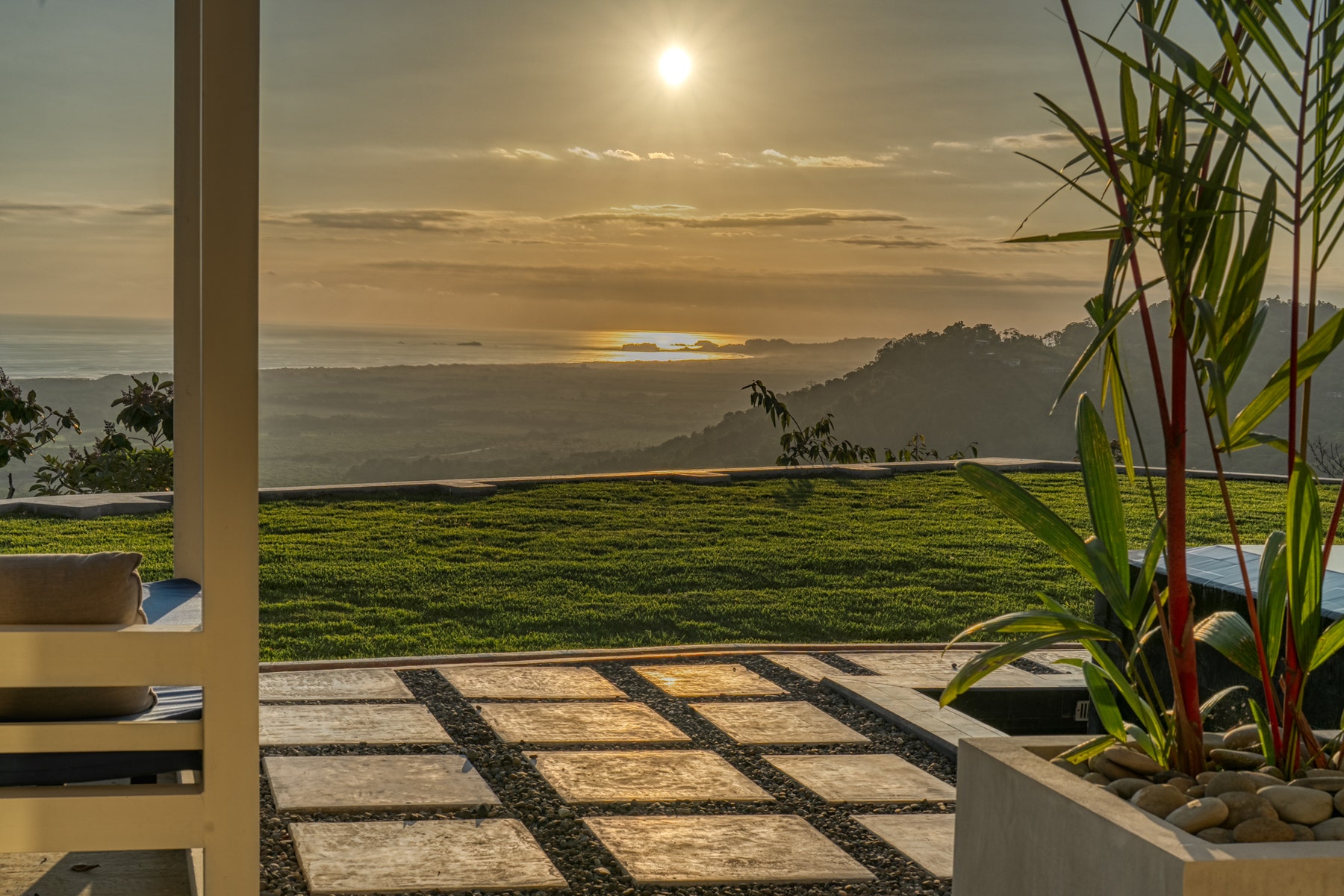 New Luxury Estate with Panoramic Views — photo 9 of 19