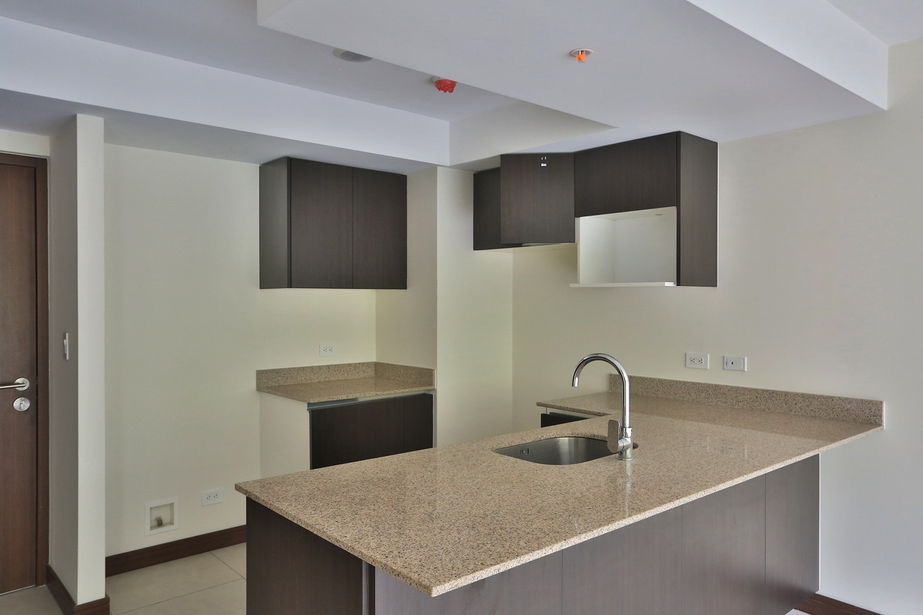 Torres de Heredia One Bedroom Condo — photo 2 of 16
