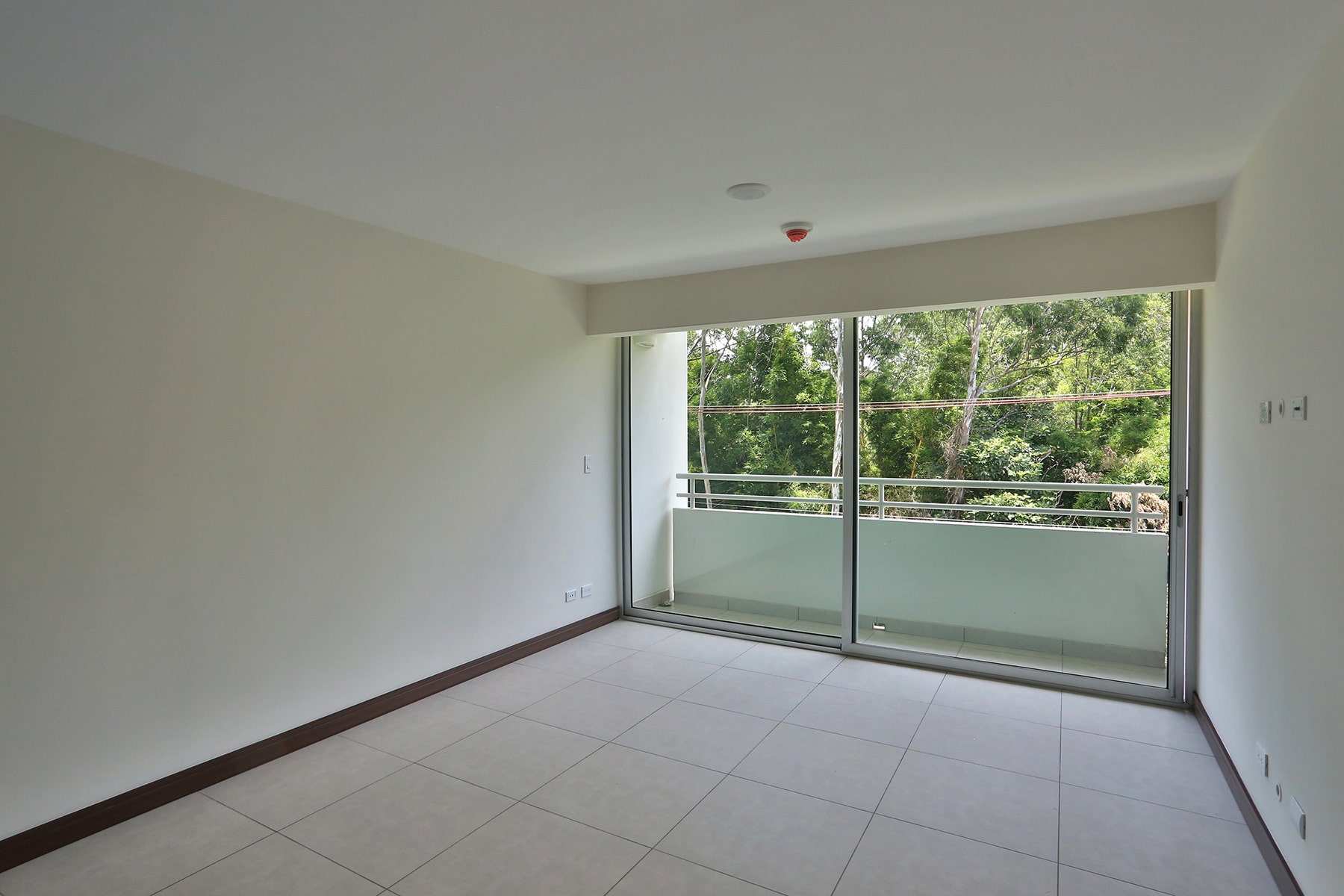 Torres de Heredia One Bedroom Condo — photo 4 of 16