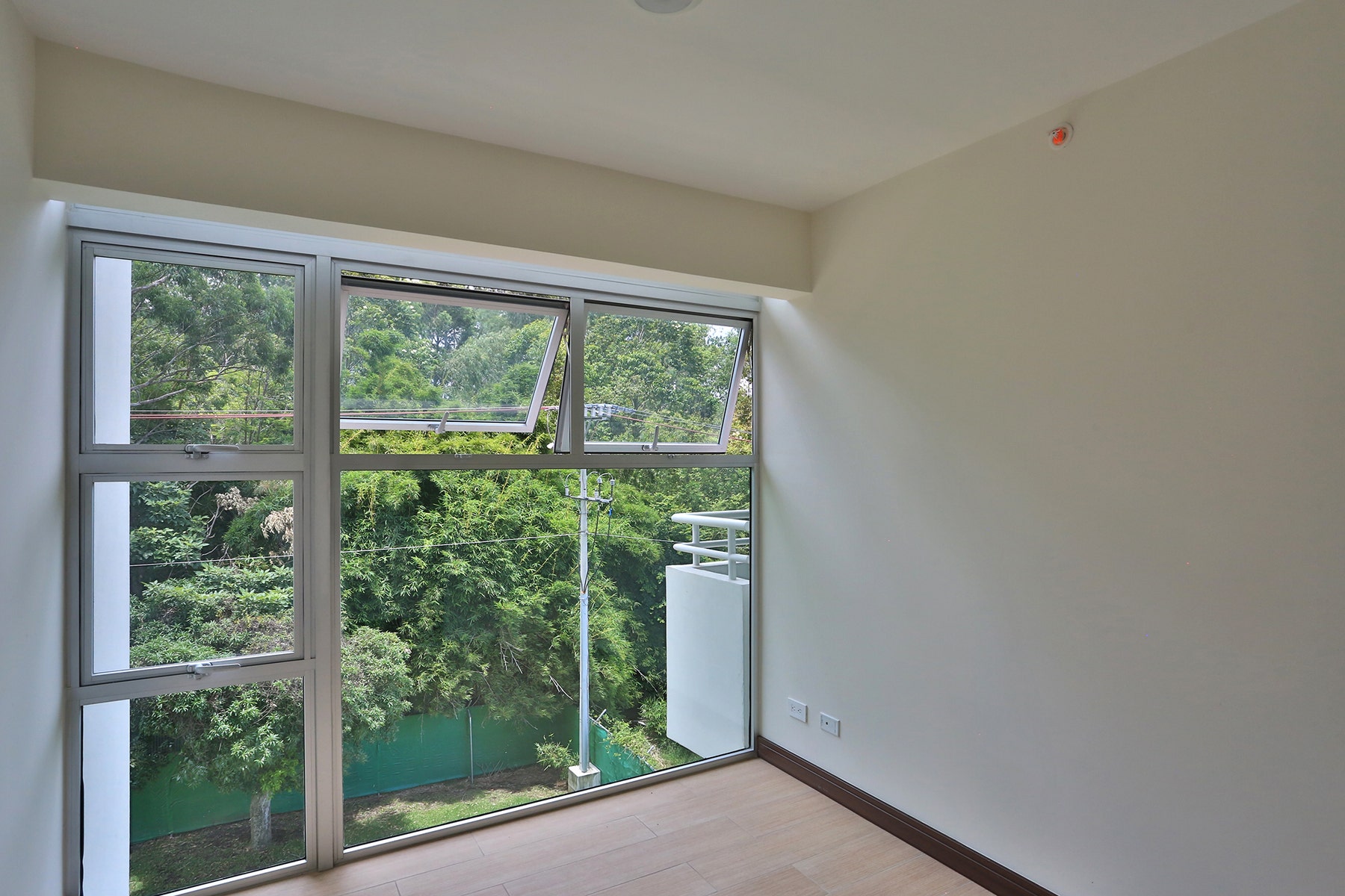 Torres de Heredia One Bedroom Condo — photo 6 of 16