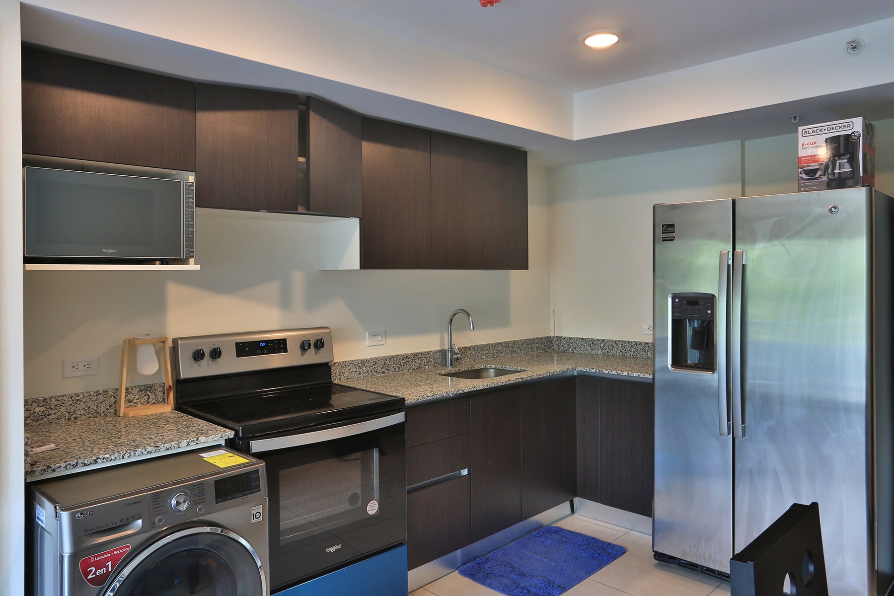 Torres de Heredia One Bedroom Condo — photo 10 of 16
