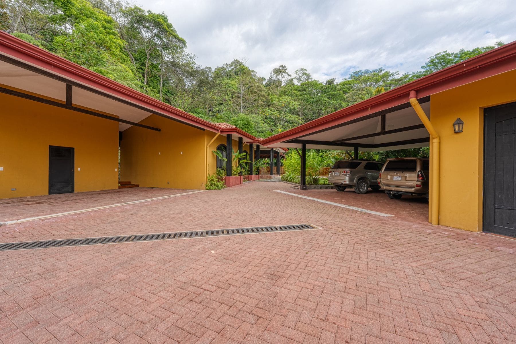 Colonial Luxury Estate in Uvita — photo 12 of 19