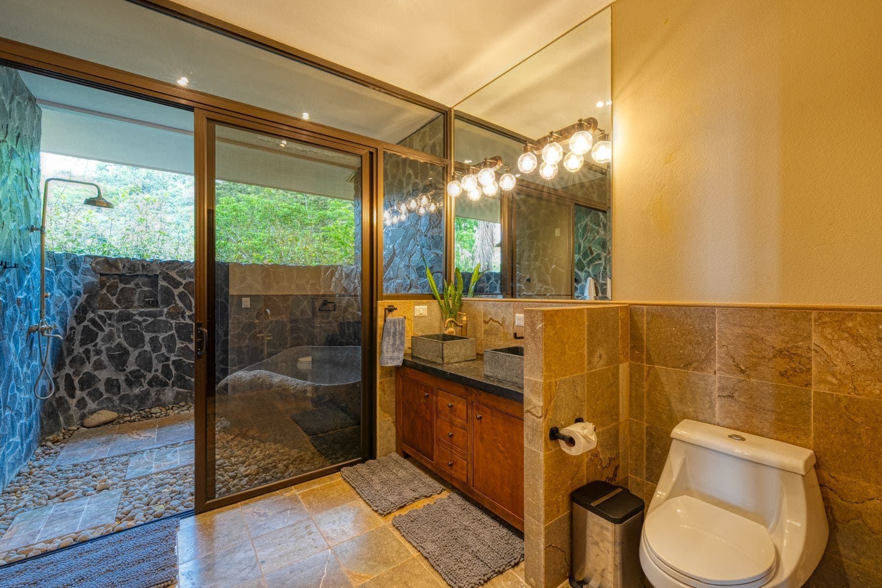 Colonial Luxury Estate in Uvita — photo 14 of 19