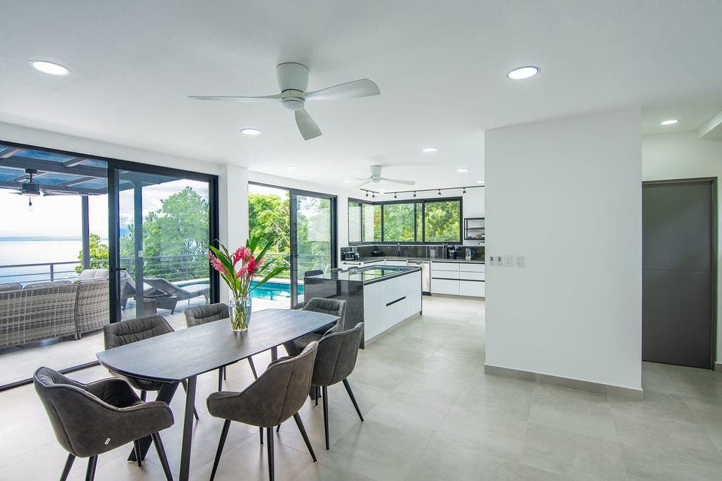Stunning Brand-New Villa in Exclusive Altos de Leonamar Oceanfront Community — photo 7 of 19