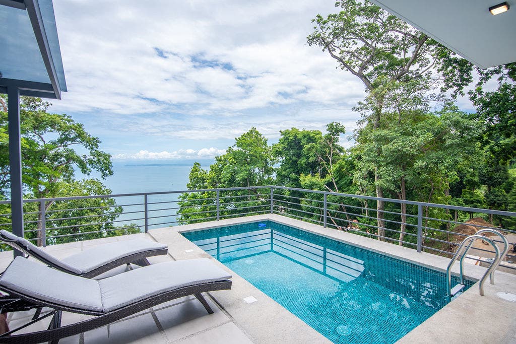 Stunning Brand-New Villa in Exclusive Altos de Leonamar Oceanfront Community — photo 15 of 19