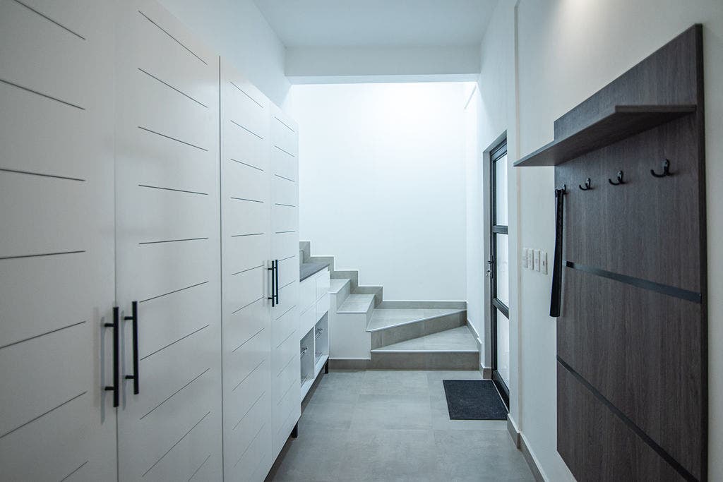 Stunning Brand-New Villa in Exclusive Altos de Leonamar Oceanfront Community — photo 18 of 19