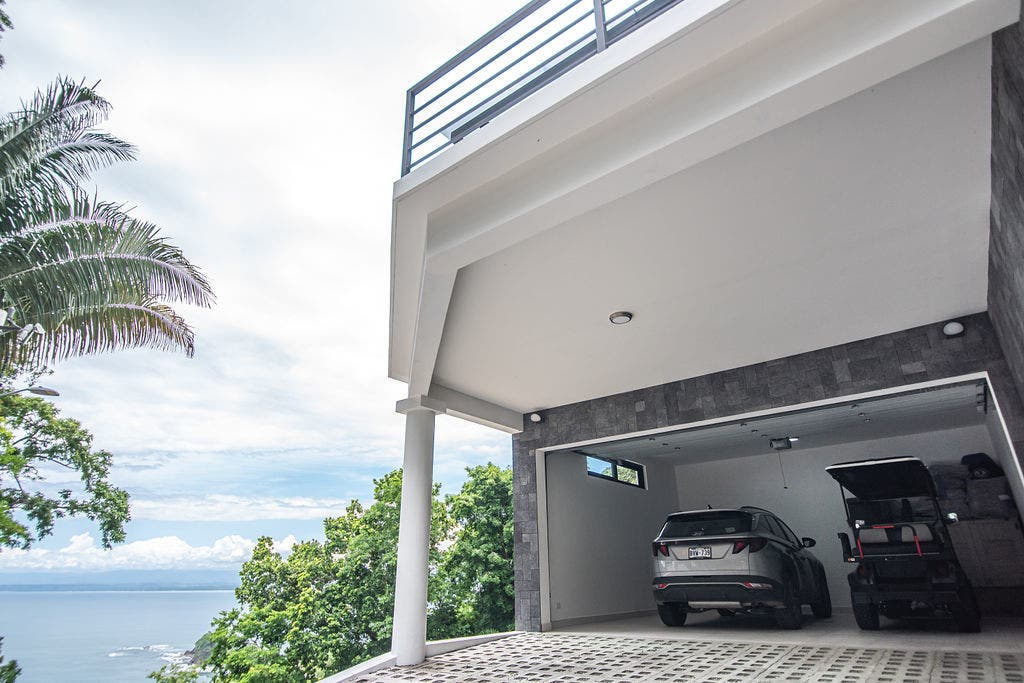 Stunning Brand-New Villa in Exclusive Altos de Leonamar Oceanfront Community — photo 19 of 19