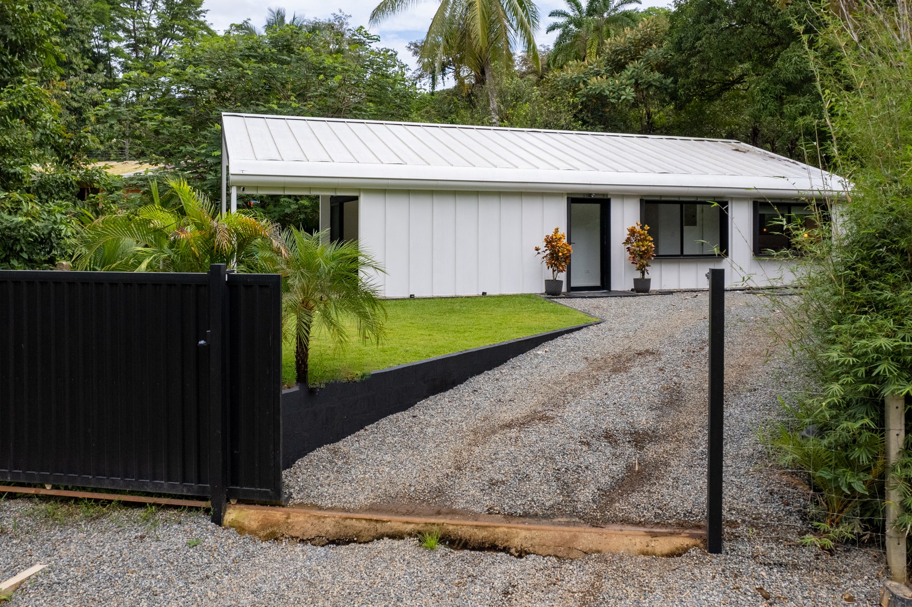 Stylish Modern Eco Villa — photo 12 of 13