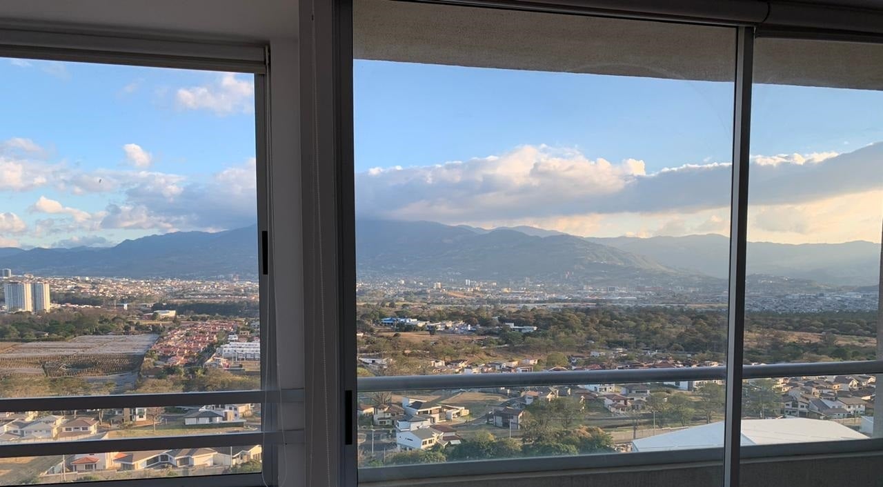 Vita Bellavista 18th floor studio apartment — photo 6 of 12