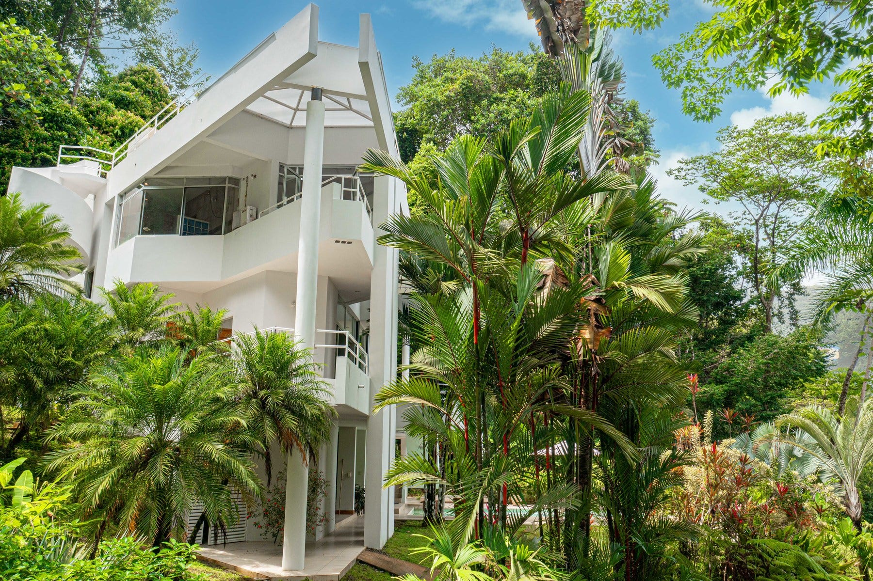 Ocean View, Modern Design — photo 13 of 19
