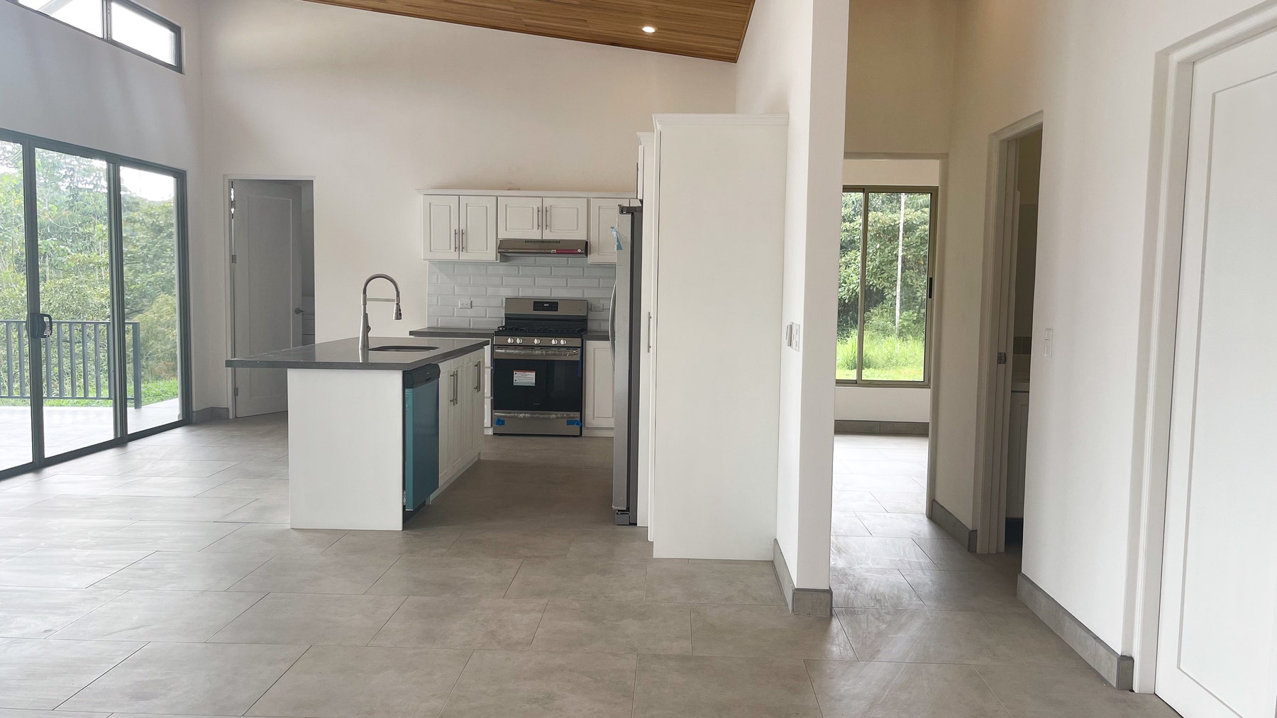 Brand New Mountain View Home in Ojochal — photo 3 of 9