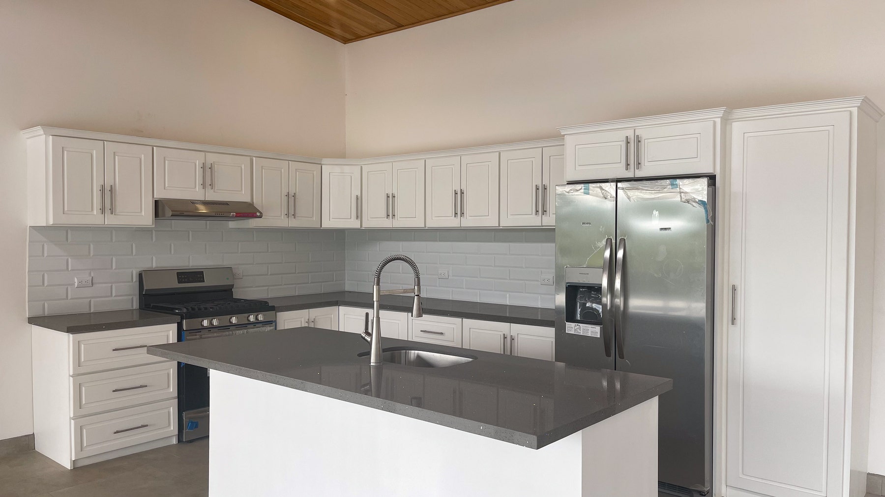 Brand New Mountain View Home in Ojochal — photo 4 of 9