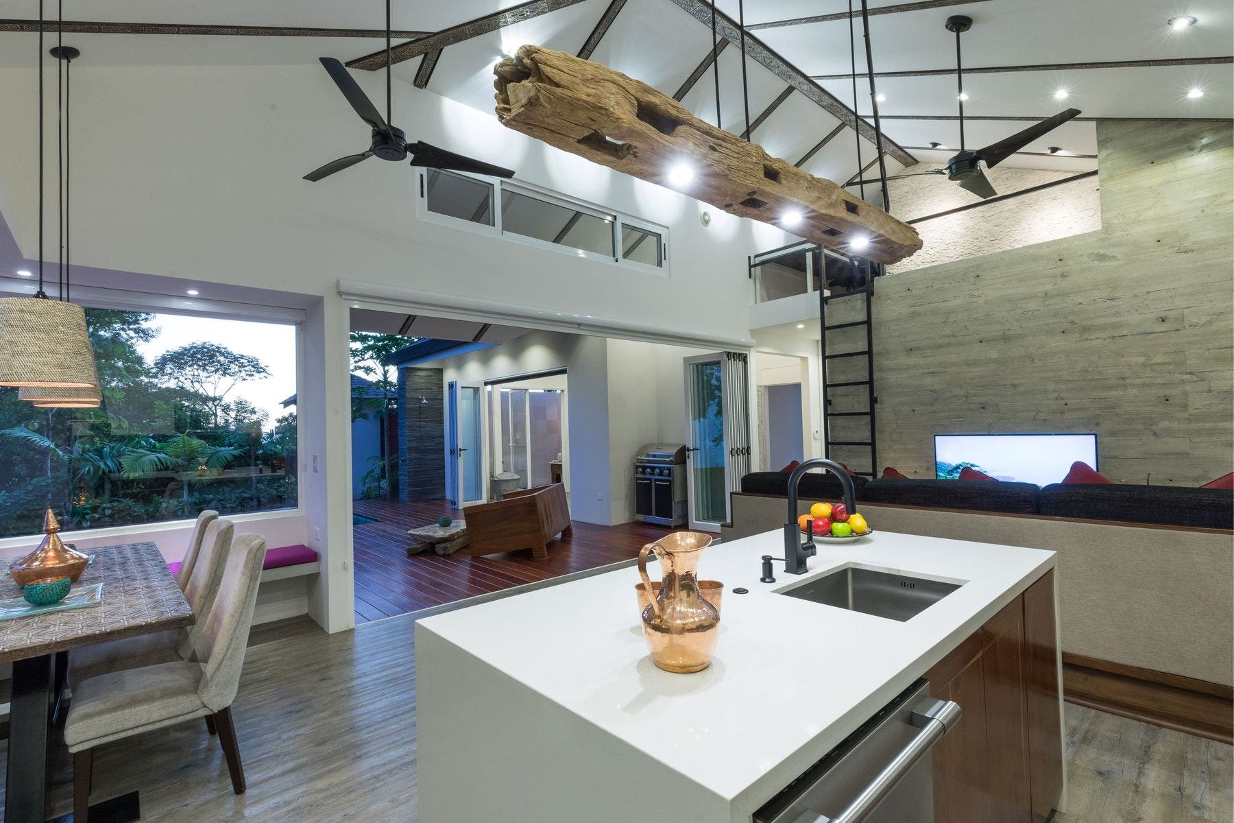Two-bedroom Luxury Villa in Escaleras — photo 18 of 19