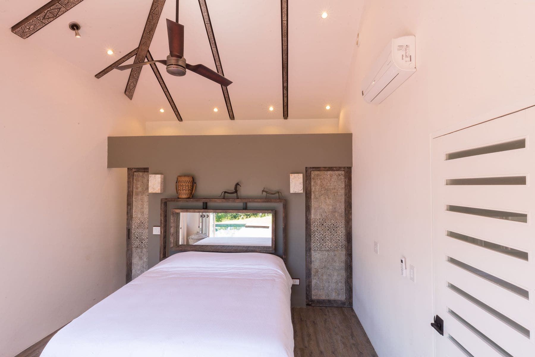Two-bedroom Luxury Villa in Escaleras — photo 10 of 19