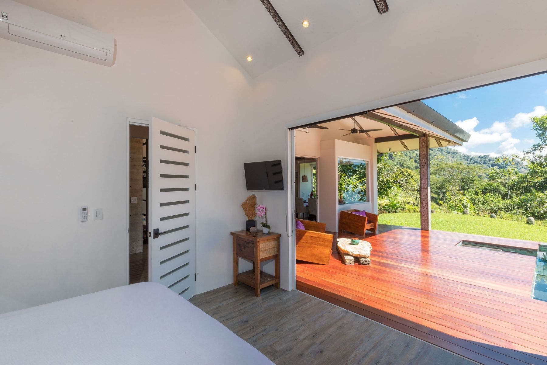 Two-bedroom Luxury Villa in Escaleras — photo 9 of 19