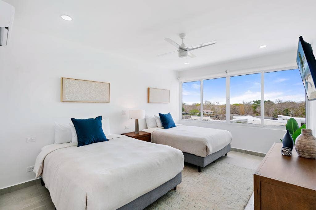 5 bedroom modern home, #C4 — photo 6 of 17