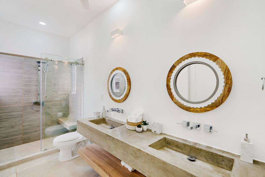 5 bedroom modern home, #C4 — photo 7 of 17