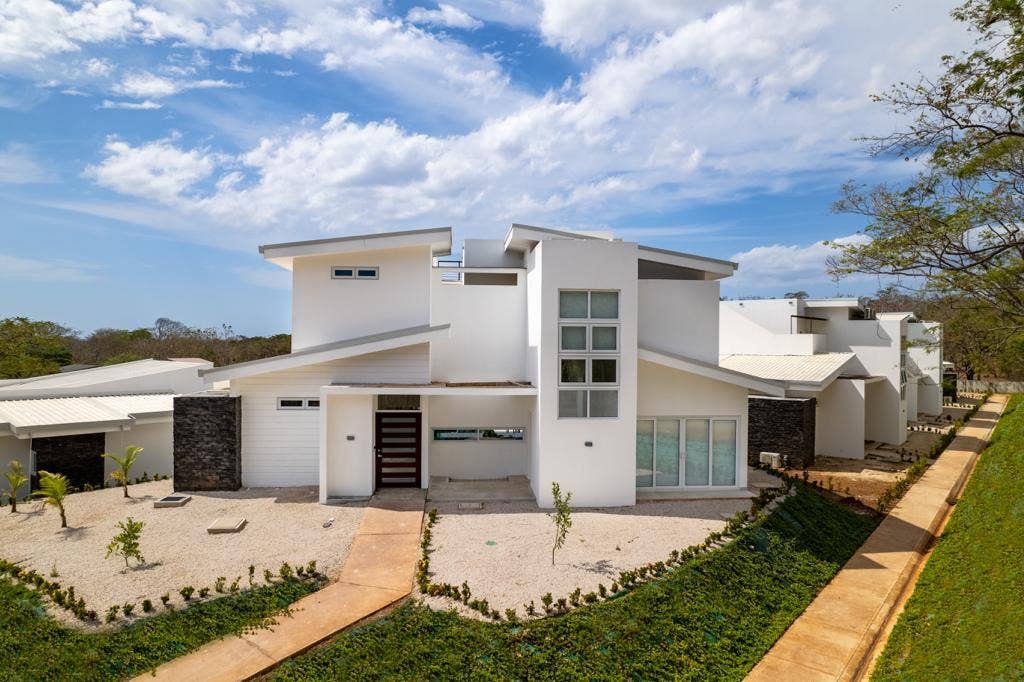 5 bedroom modern home, #C4 — photo 12 of 17