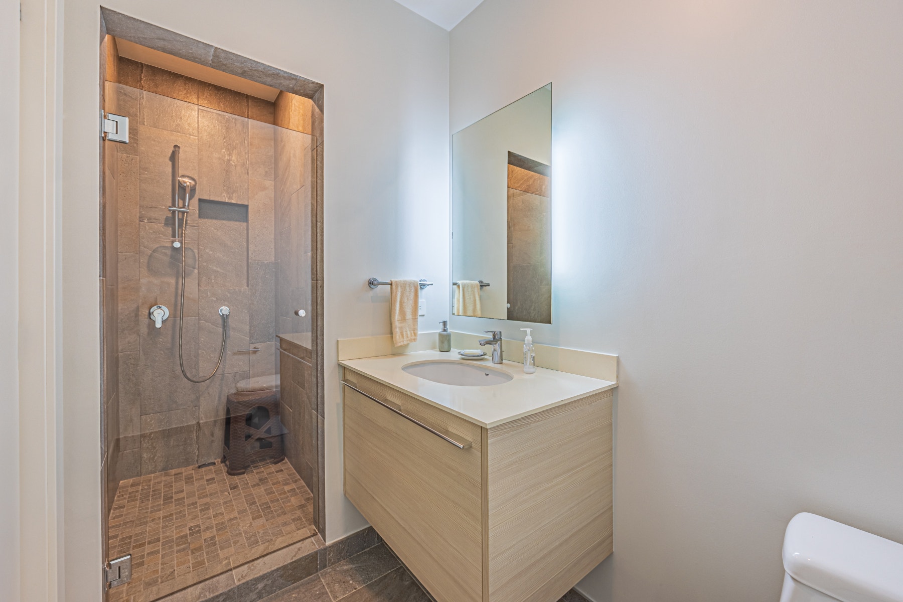 Prime Location Luxury Condo — foto 17 de 19