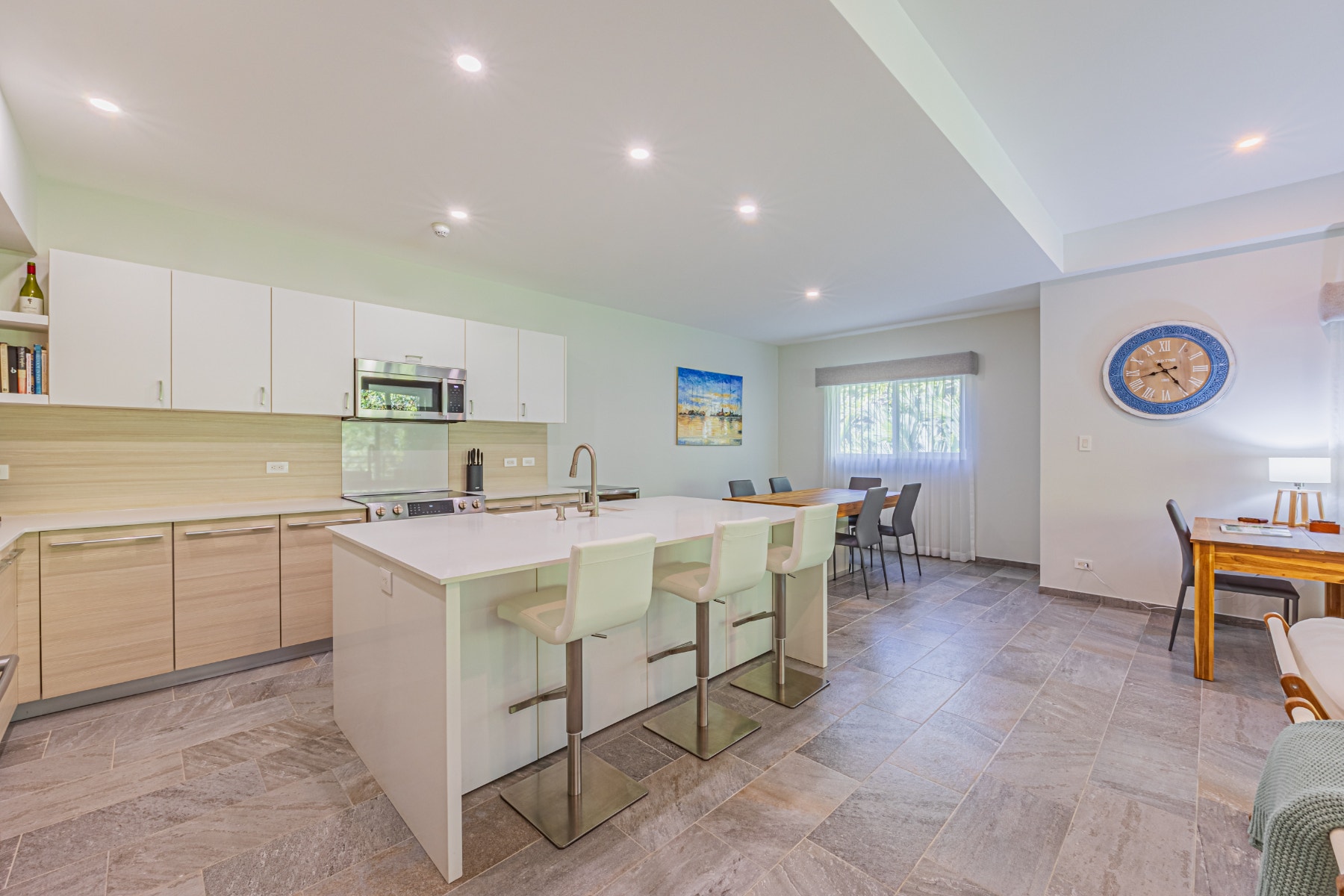 Prime Location Luxury Condo — foto 12 de 19