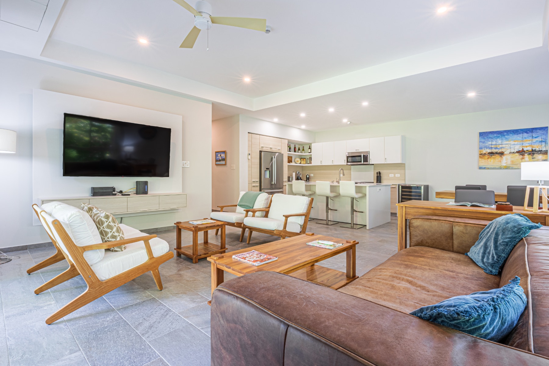 Prime Location Luxury Condo — foto 5 de 19