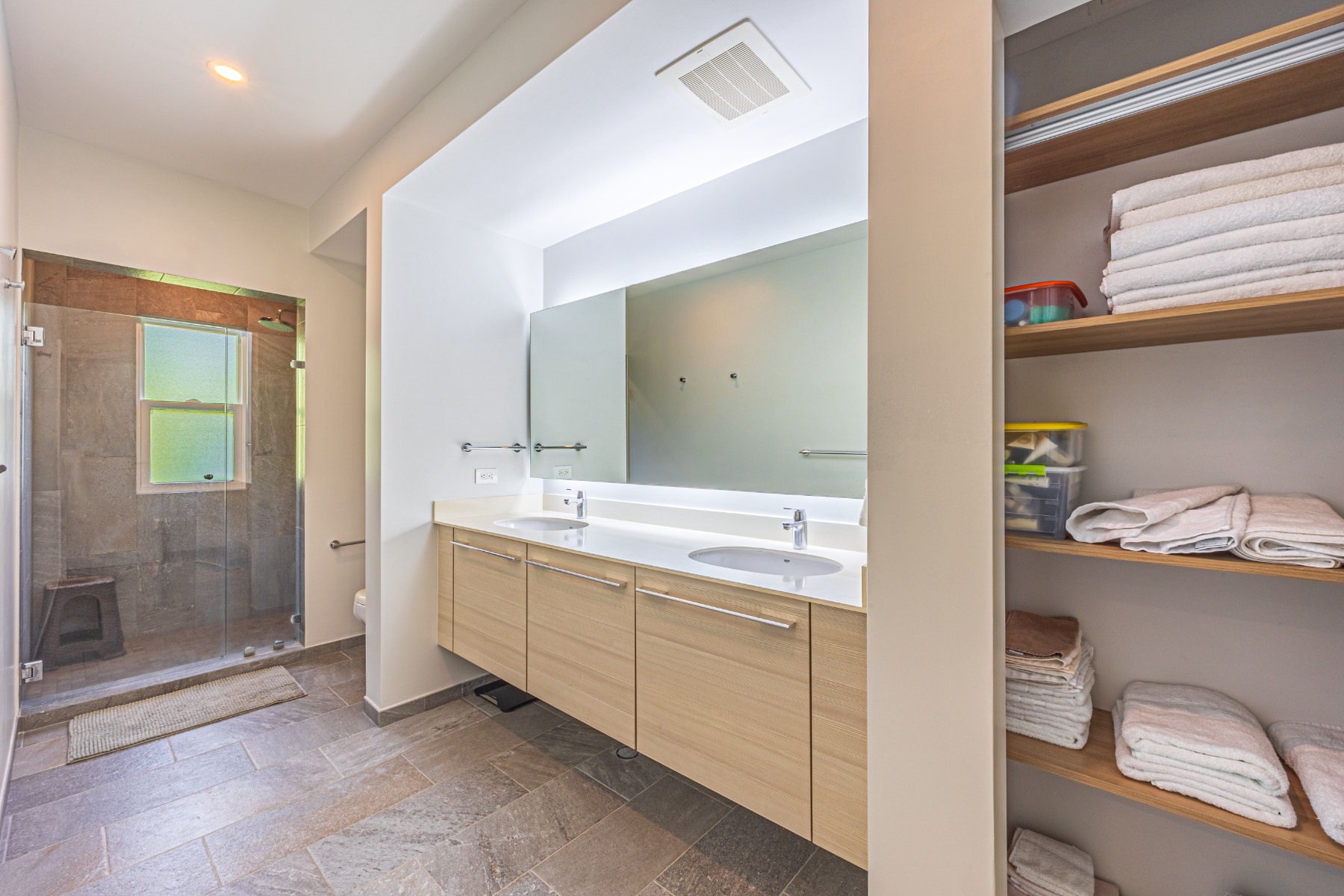 Prime Location Luxury Condo — foto 14 de 19