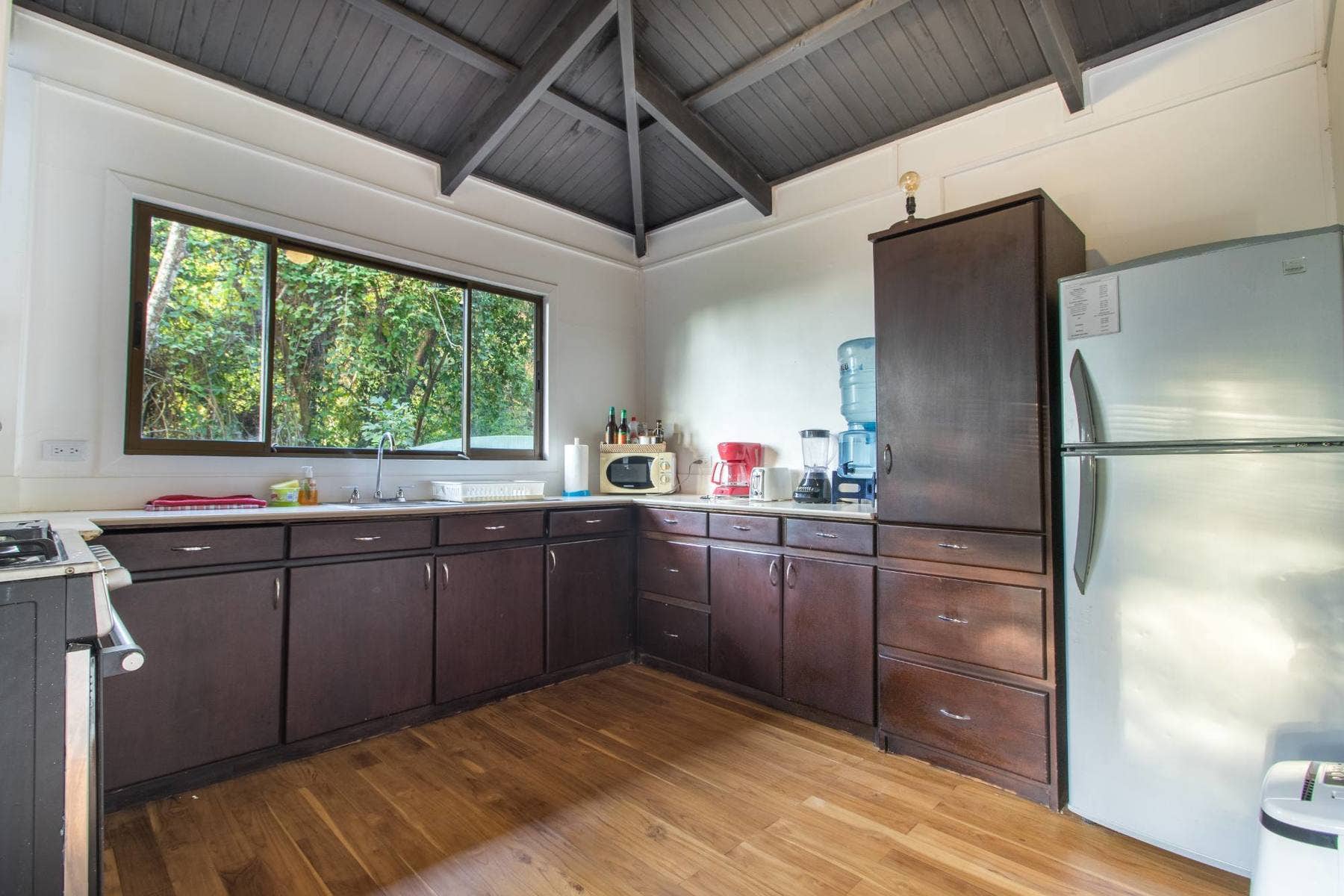 Four Bedroom Ocean View Home — photo 4 of 10